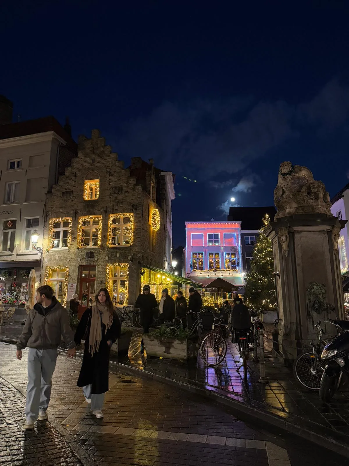 Atmosphere at Eiermarkt Brugge — travel photo