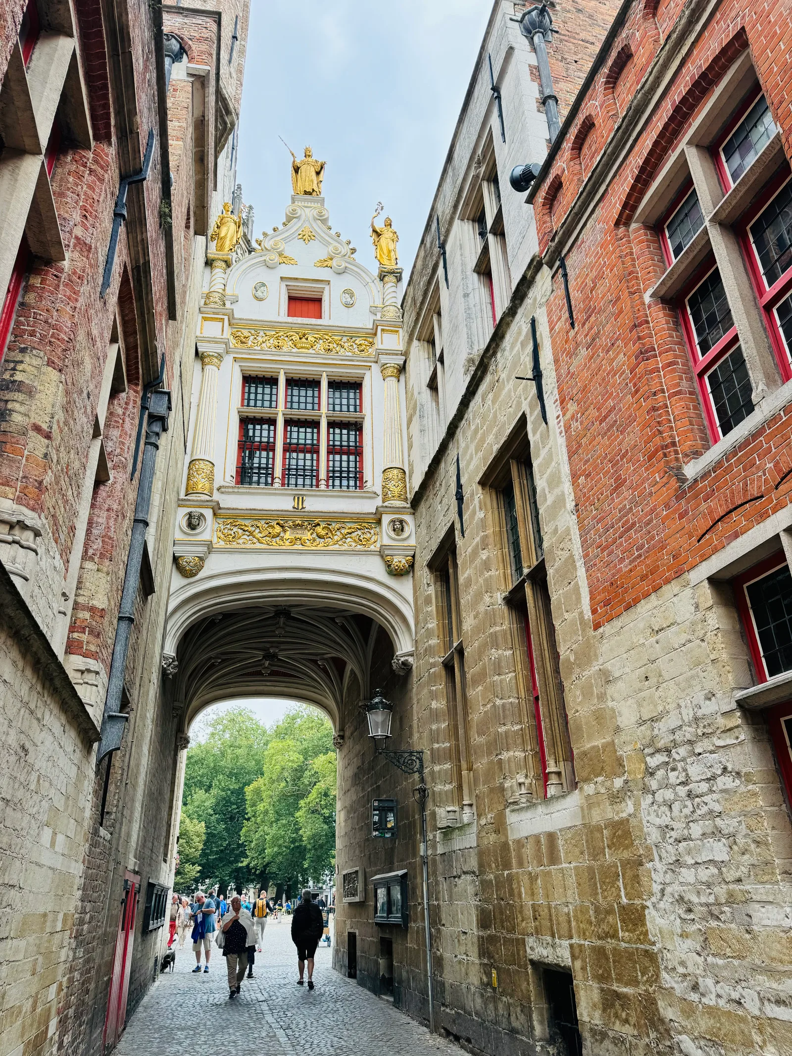 Atmosphere at Fish Market Brugge — travel photo