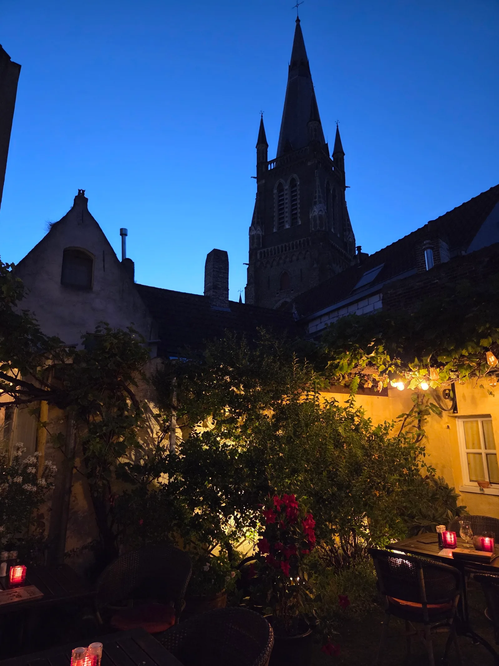 Mojo — romantic guide Brugge