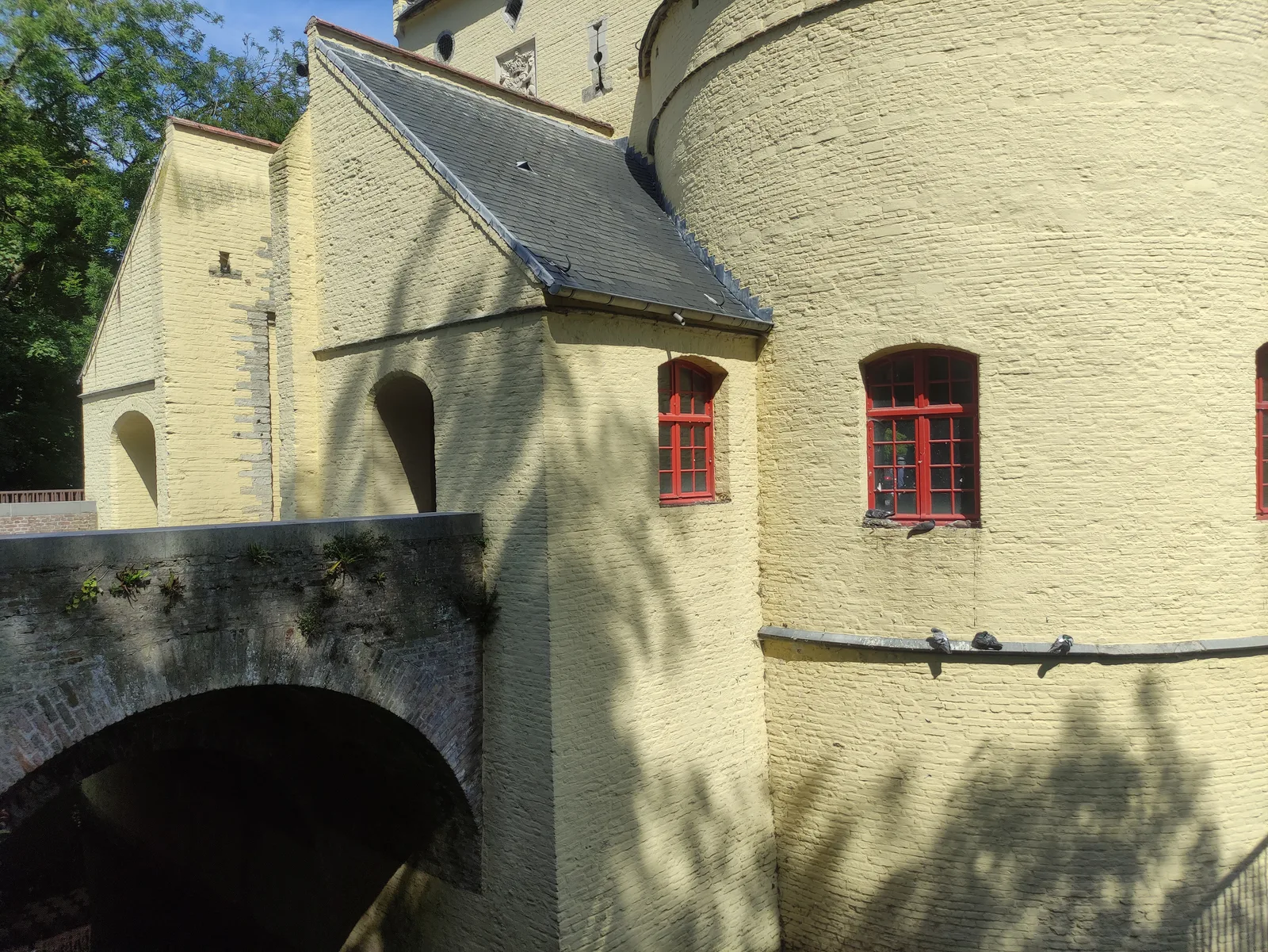 Atmosphere at Smedenpoort Brugge — travel photo