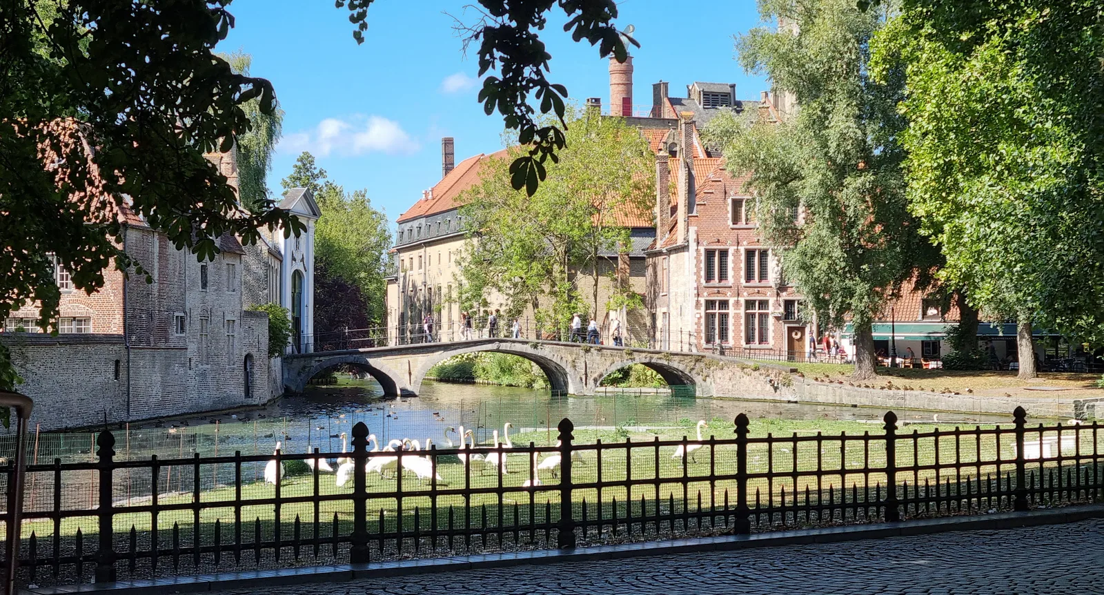 Atmosphere at Wijngaardplein Brugge — travel photo