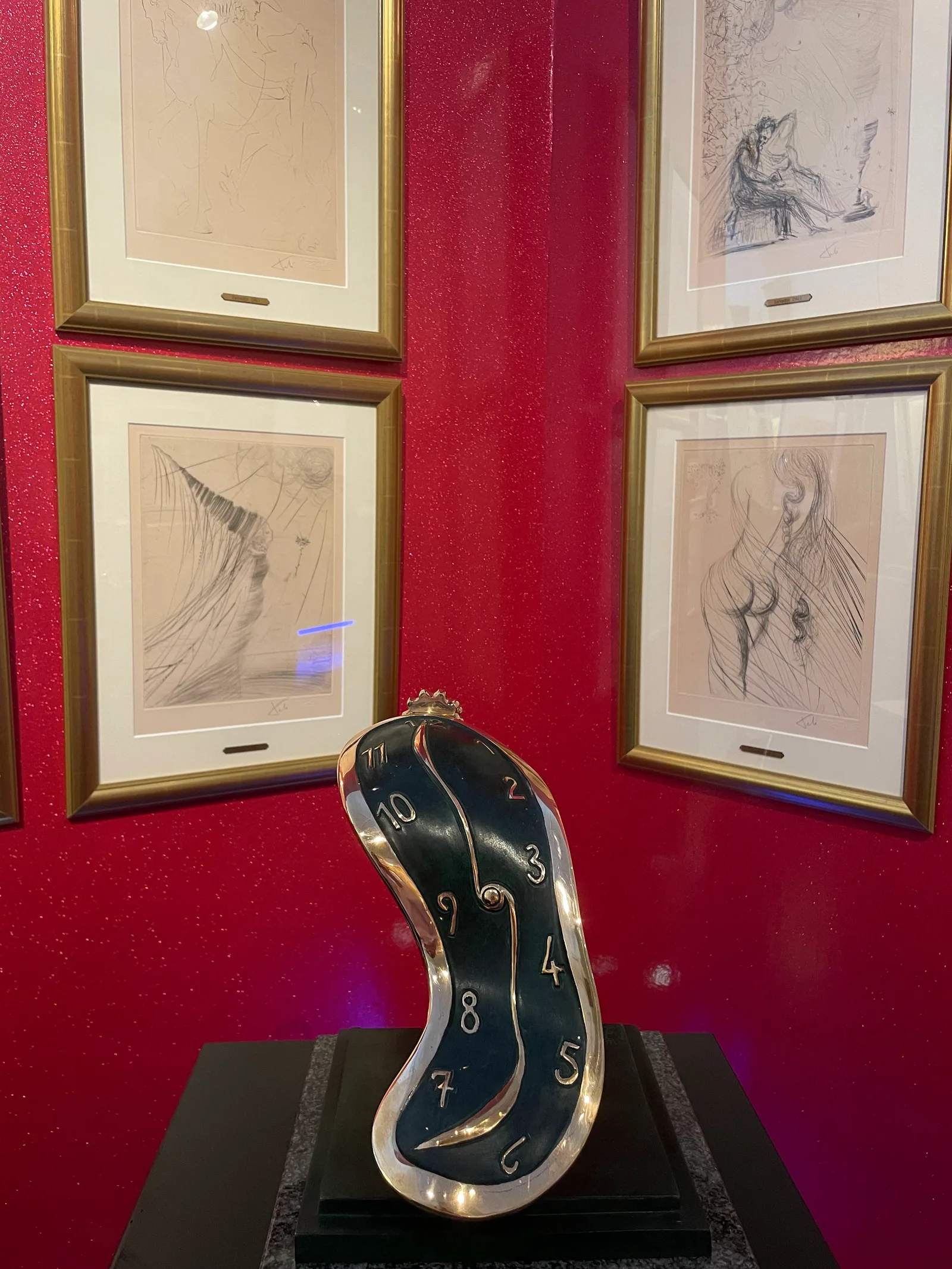 Atmosphere at XPO Salvador Dalí Brugge — travel photo