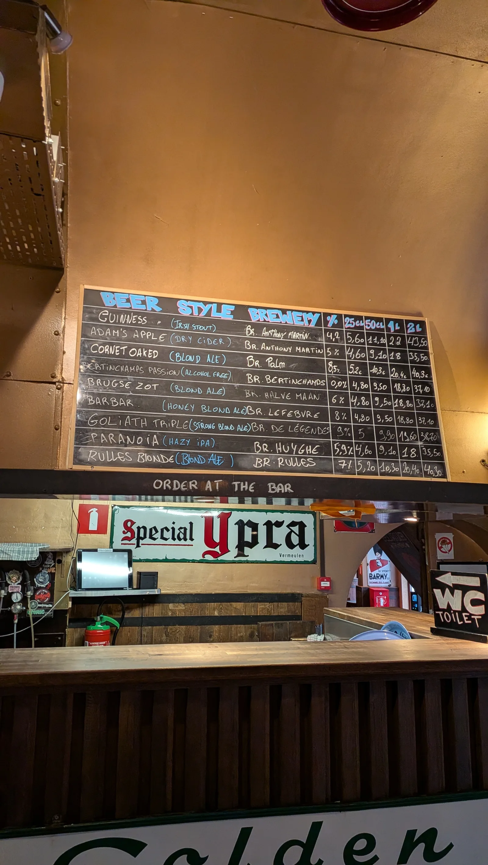Atmosphere at Delirium | Brussels Brussels — travel photo