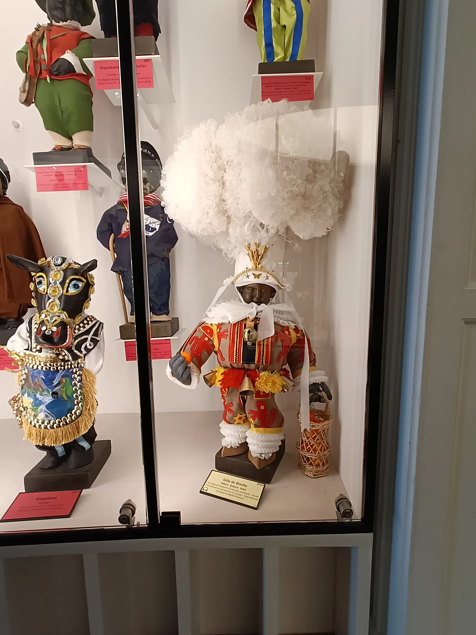 Details at GardeRobe MannekenPis Brussels — travel photo