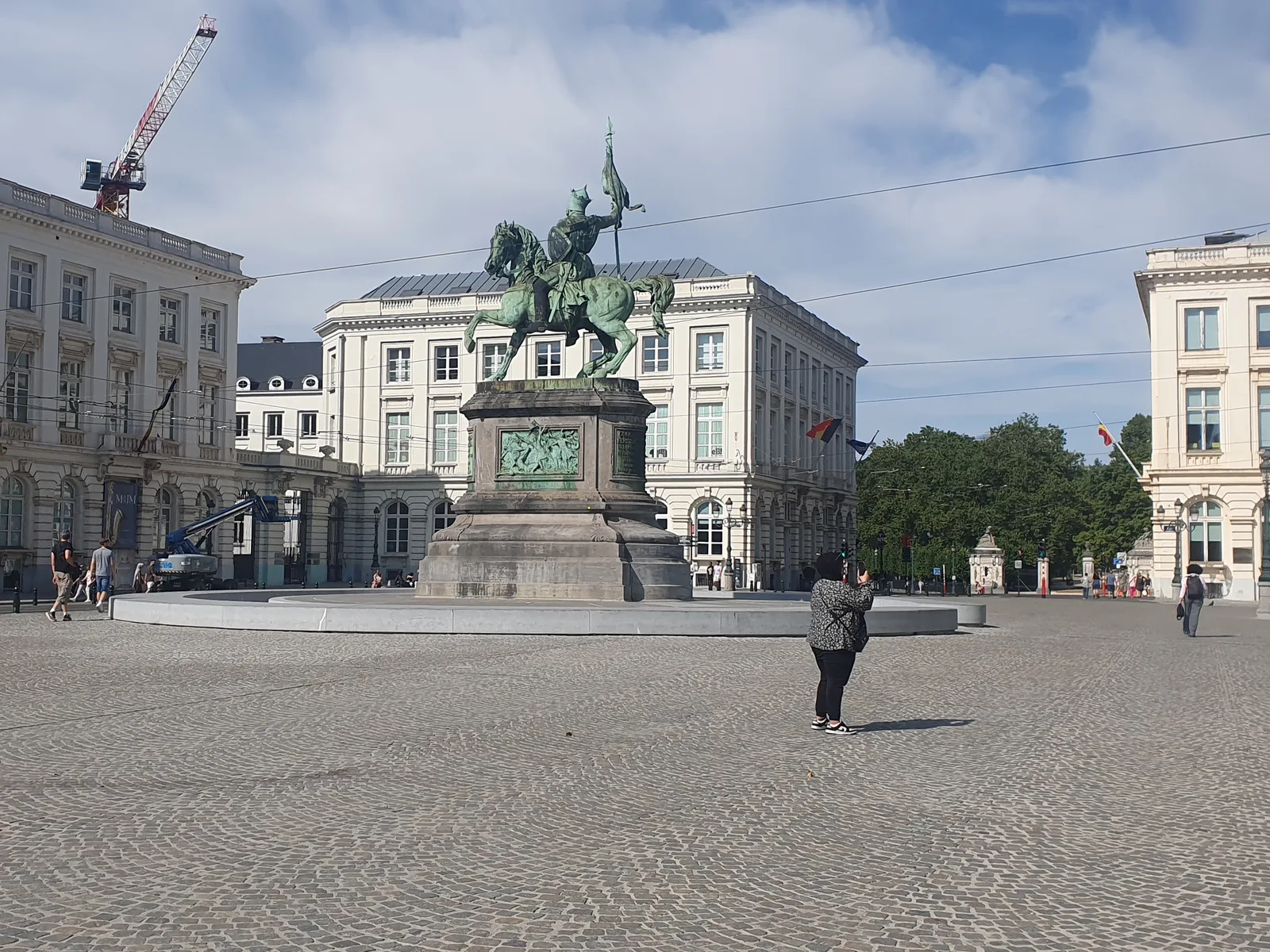 Main view at Koningsplein - Statue of Godfrey of Bouillon Brussels — travel photo