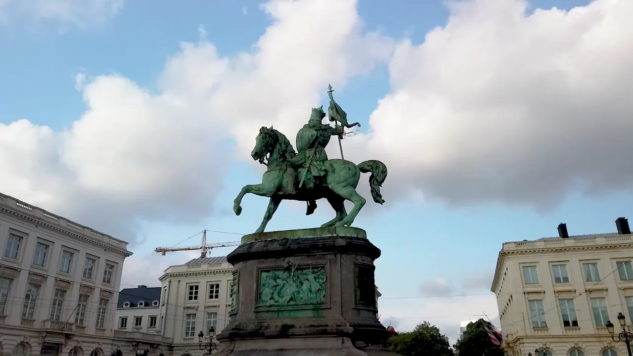 Details at Koningsplein - Statue of Godfrey of Bouillon Brussels — travel photo