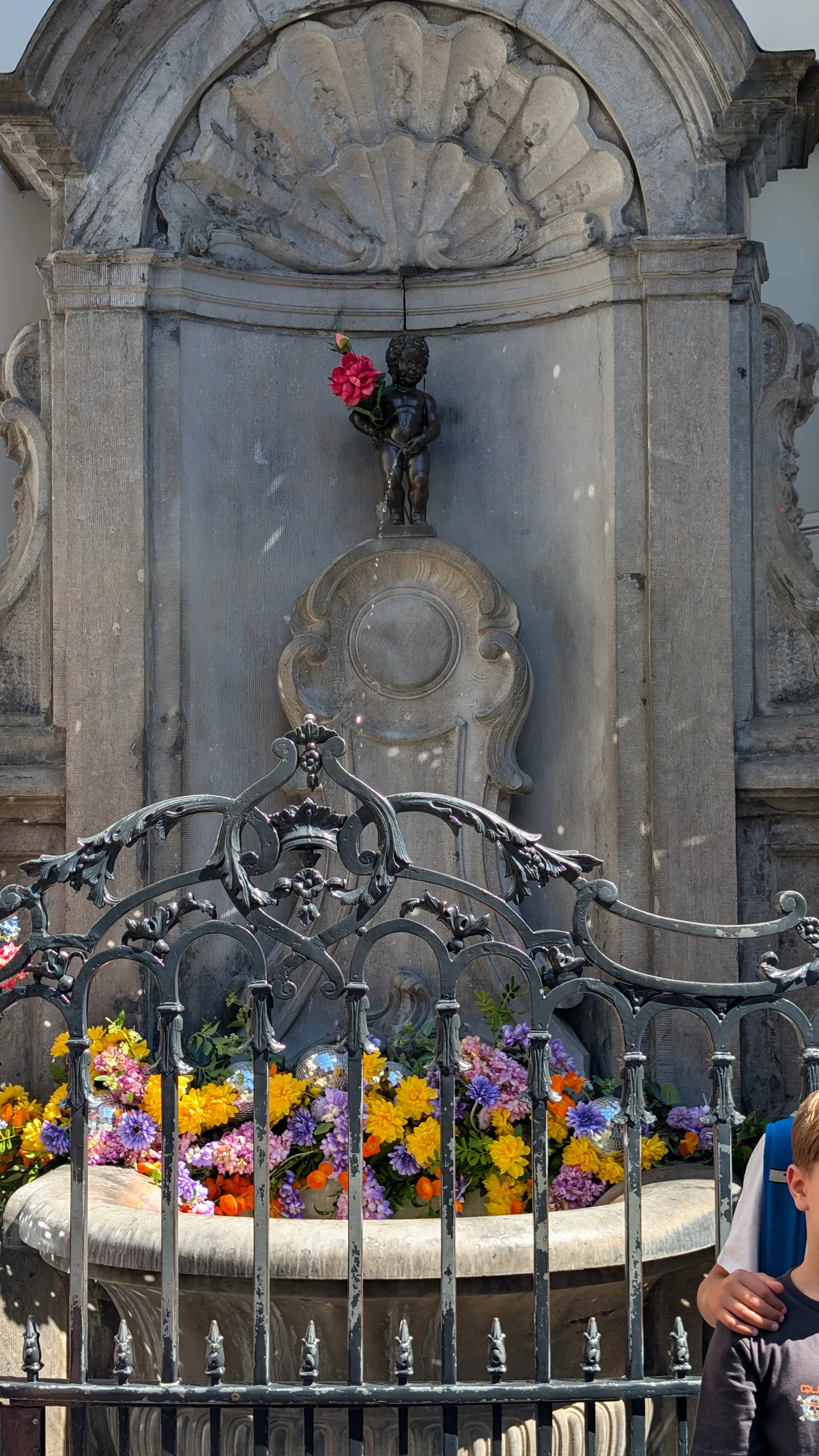 Main view at Manneken Pis Brussels — travel photo