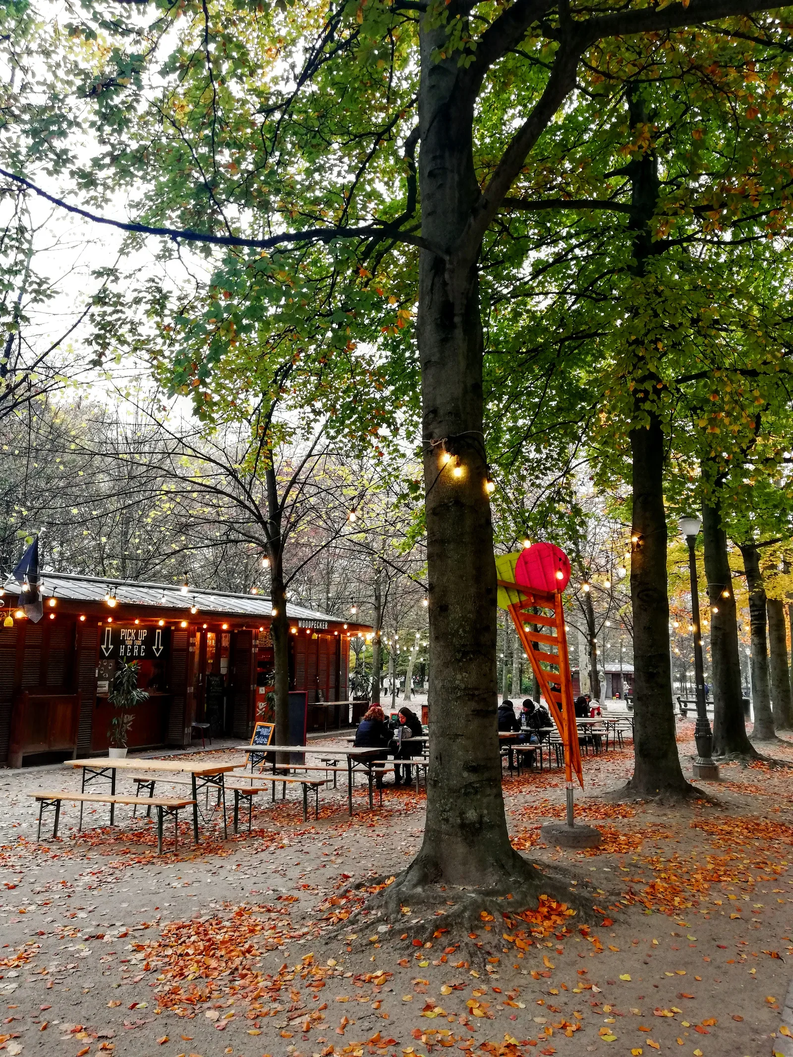 Atmosphere at Parc de Bruxelles Brussels — travel photo