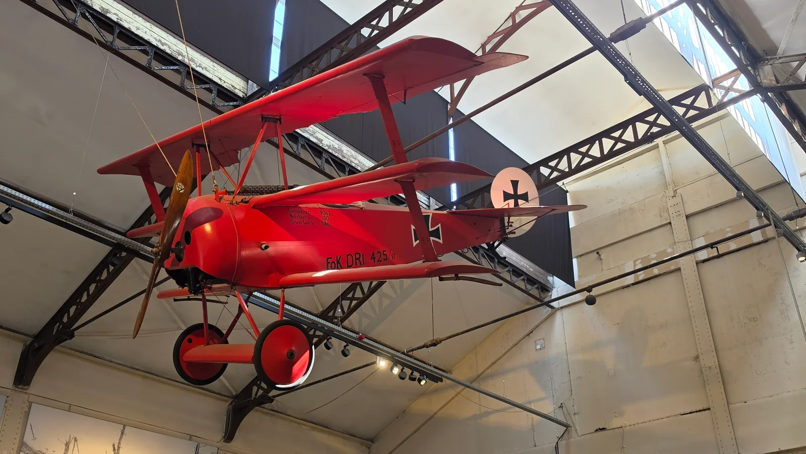 Main view at Royal Museum of the Armed Forces and Military History Brussels — travel photo