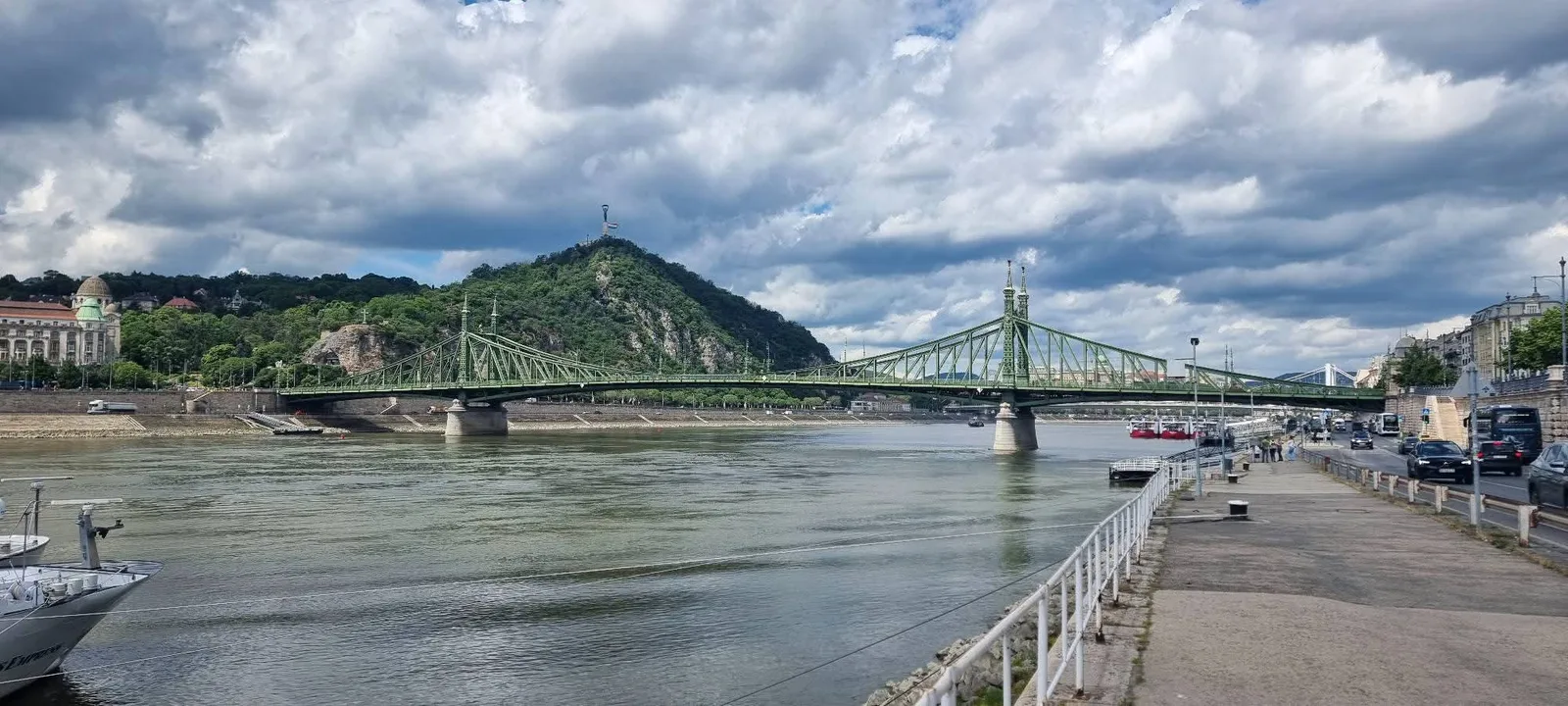 Main view at Elisabeth Bridge Budapest — travel photo