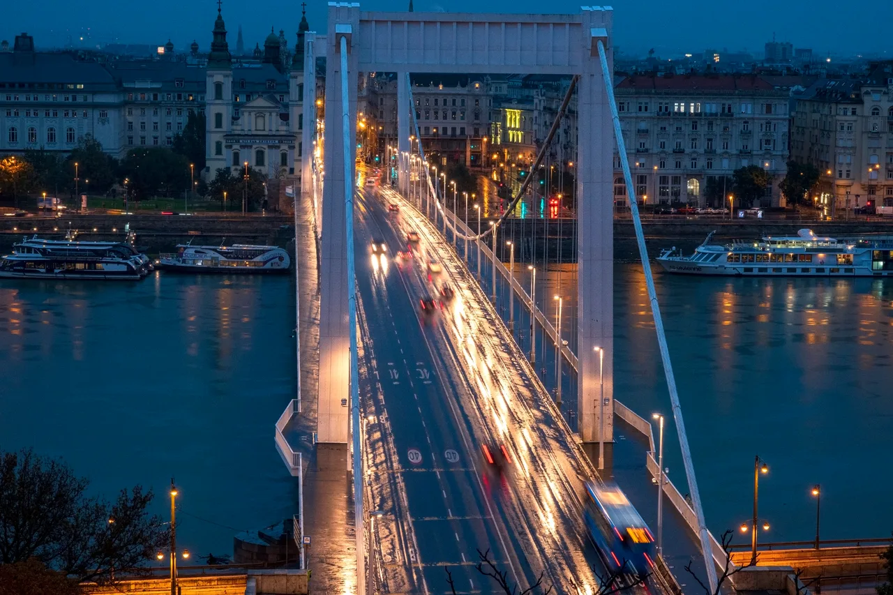 Elisabeth Bridge — romantic guide Budapest