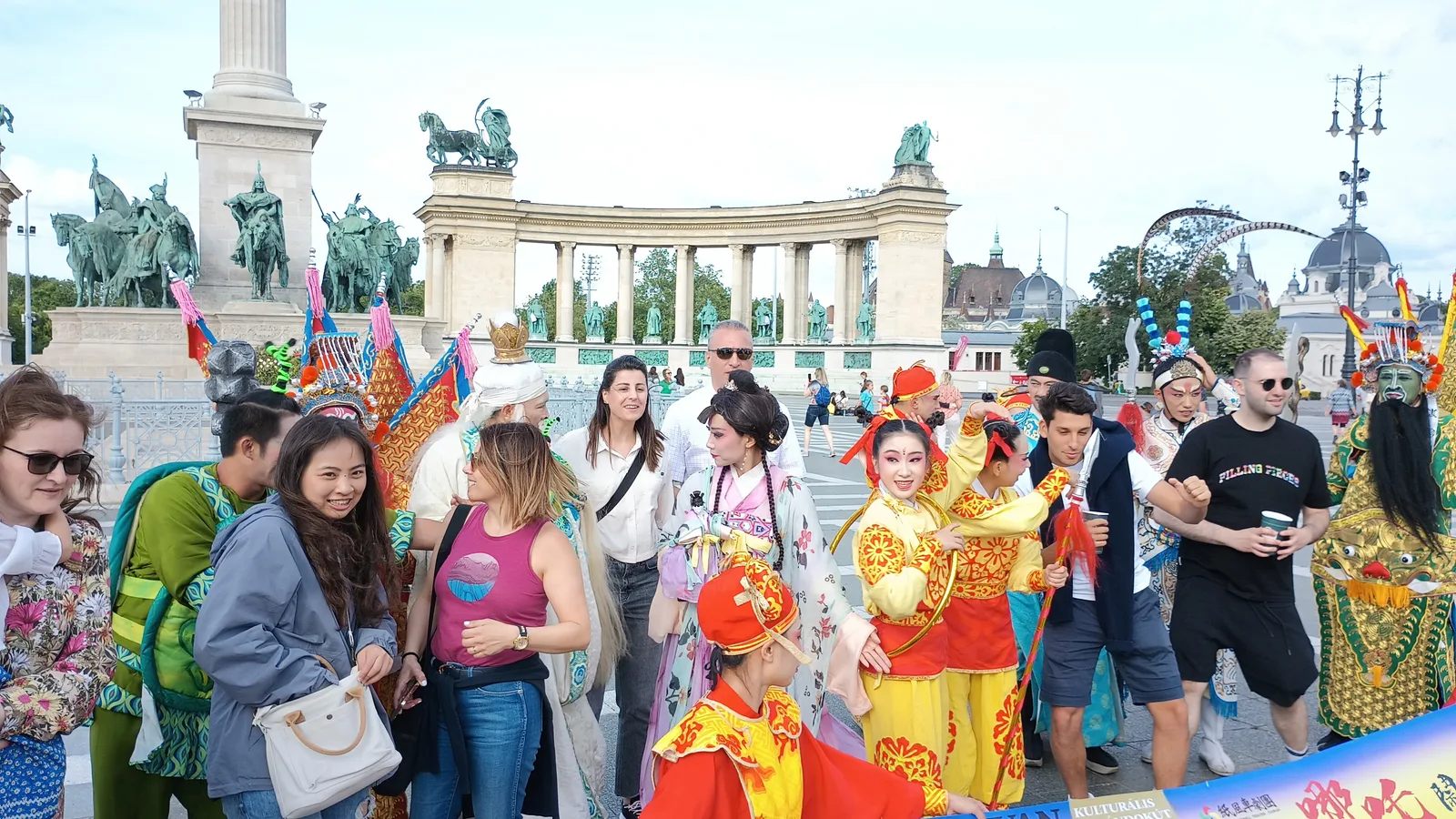 Atmosphere at Heroes' Square Budapest — travel photo