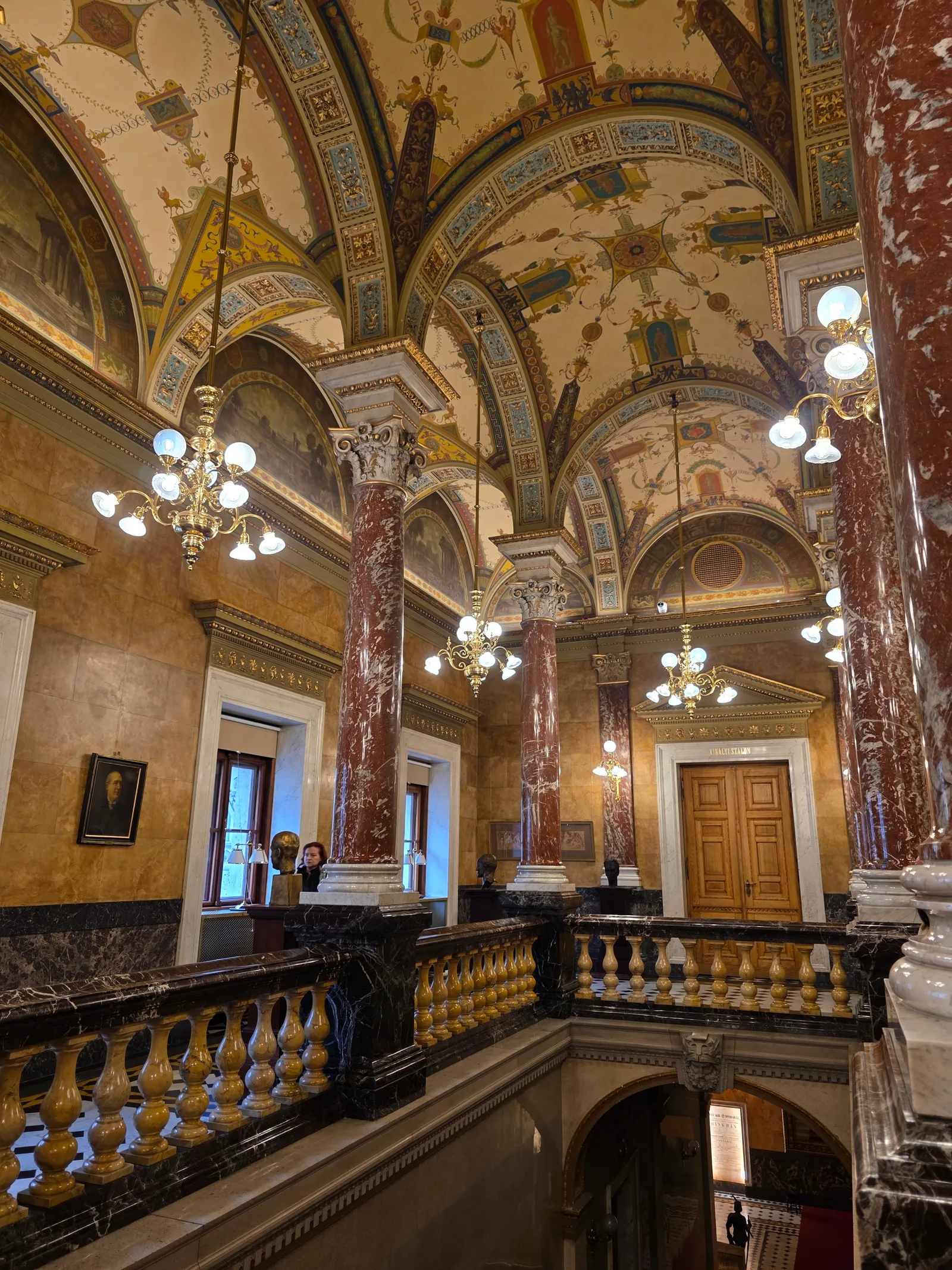 Atmosphere at Hungarian State Opera Budapest — travel photo