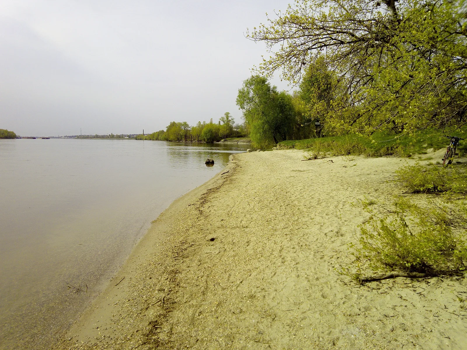 Atmosphere at Kopaszi Dam Budapest — travel photo