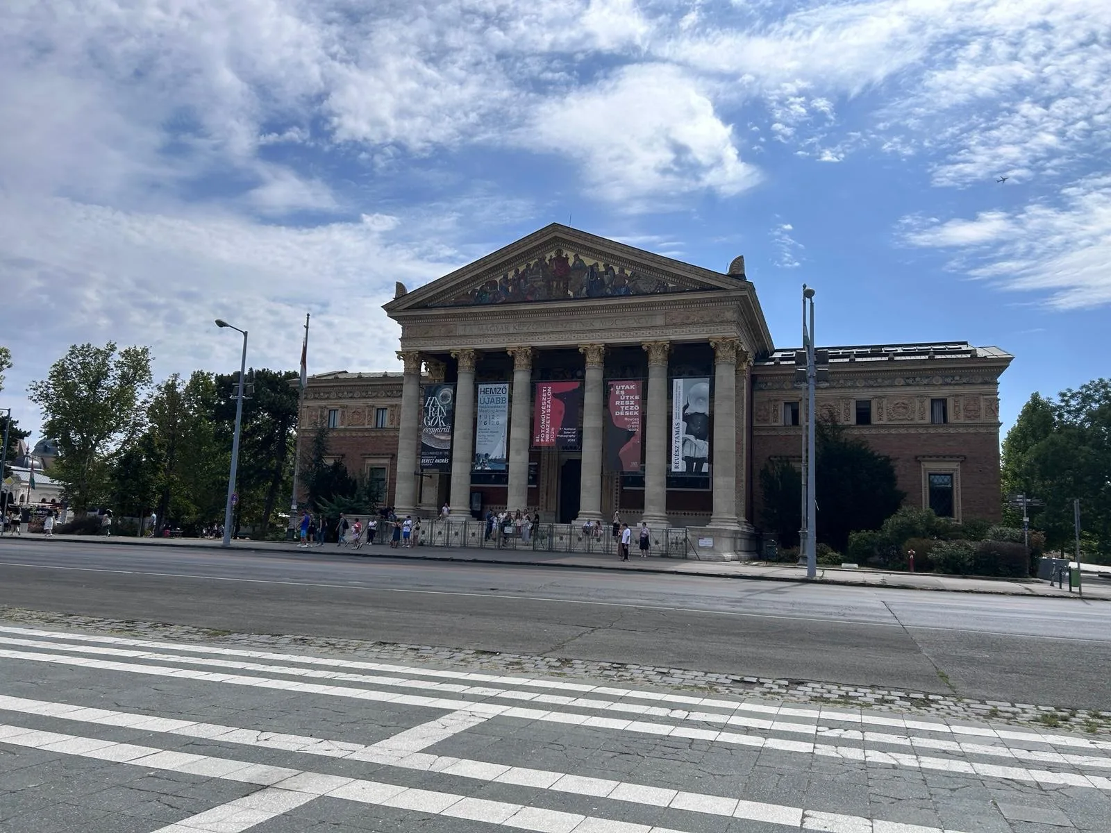 Main view at Kunsthalle (Műcsarnok) Budapest — travel photo