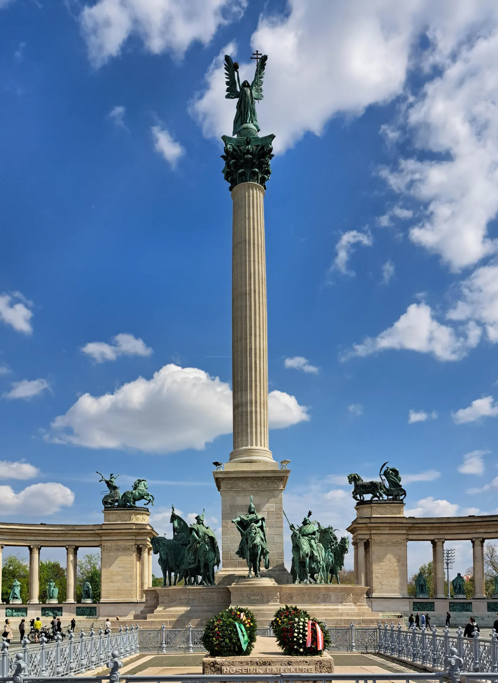 Atmosphere at Millennium Monument Budapest — travel photo