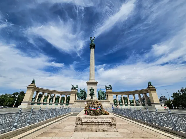 Millennium Monument — Attraction in Budapest