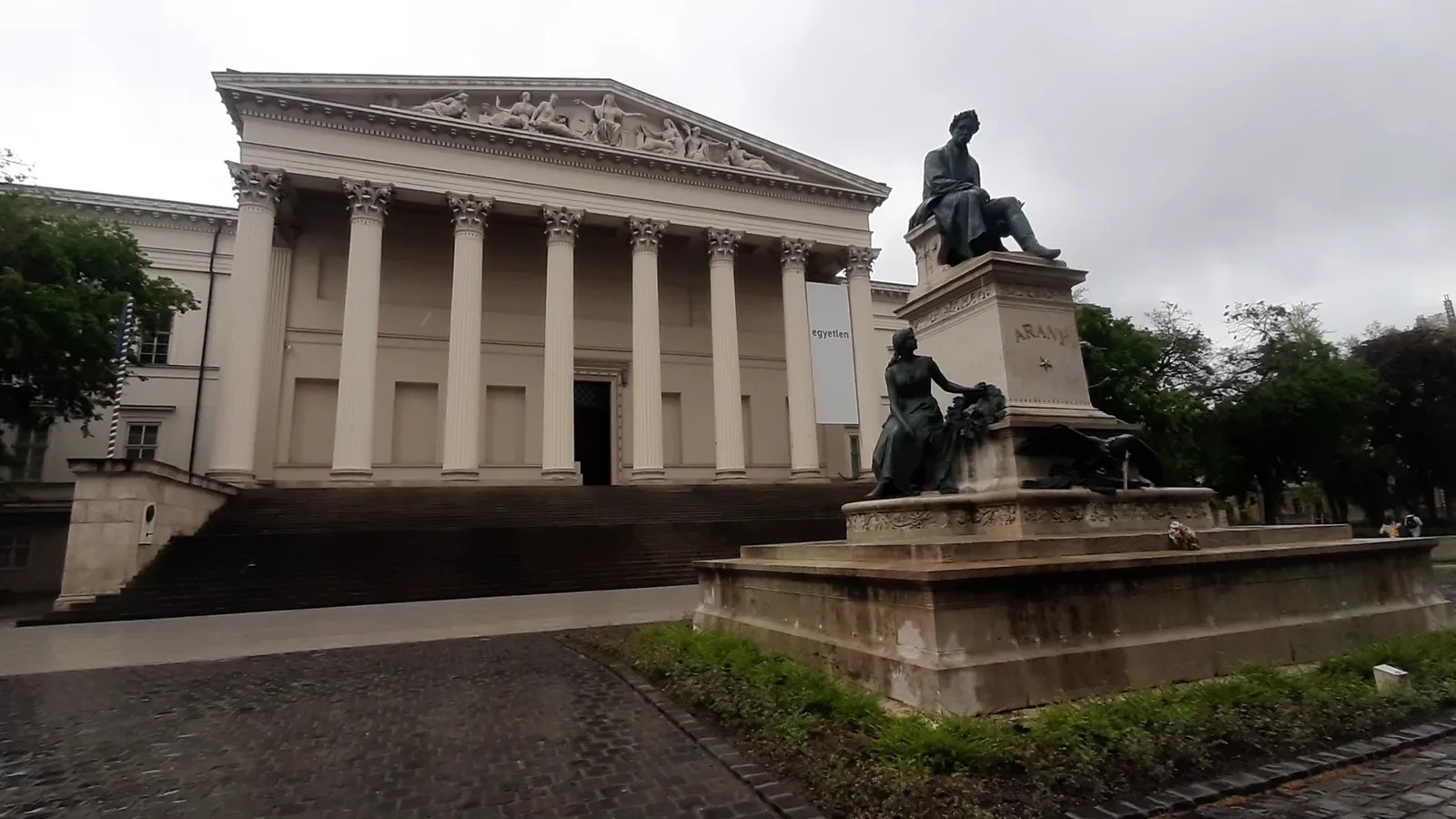 Atmosphere at Museum Garden Budapest — travel photo