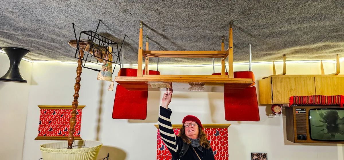 Details at Museum of Illusions Budapest — travel photo