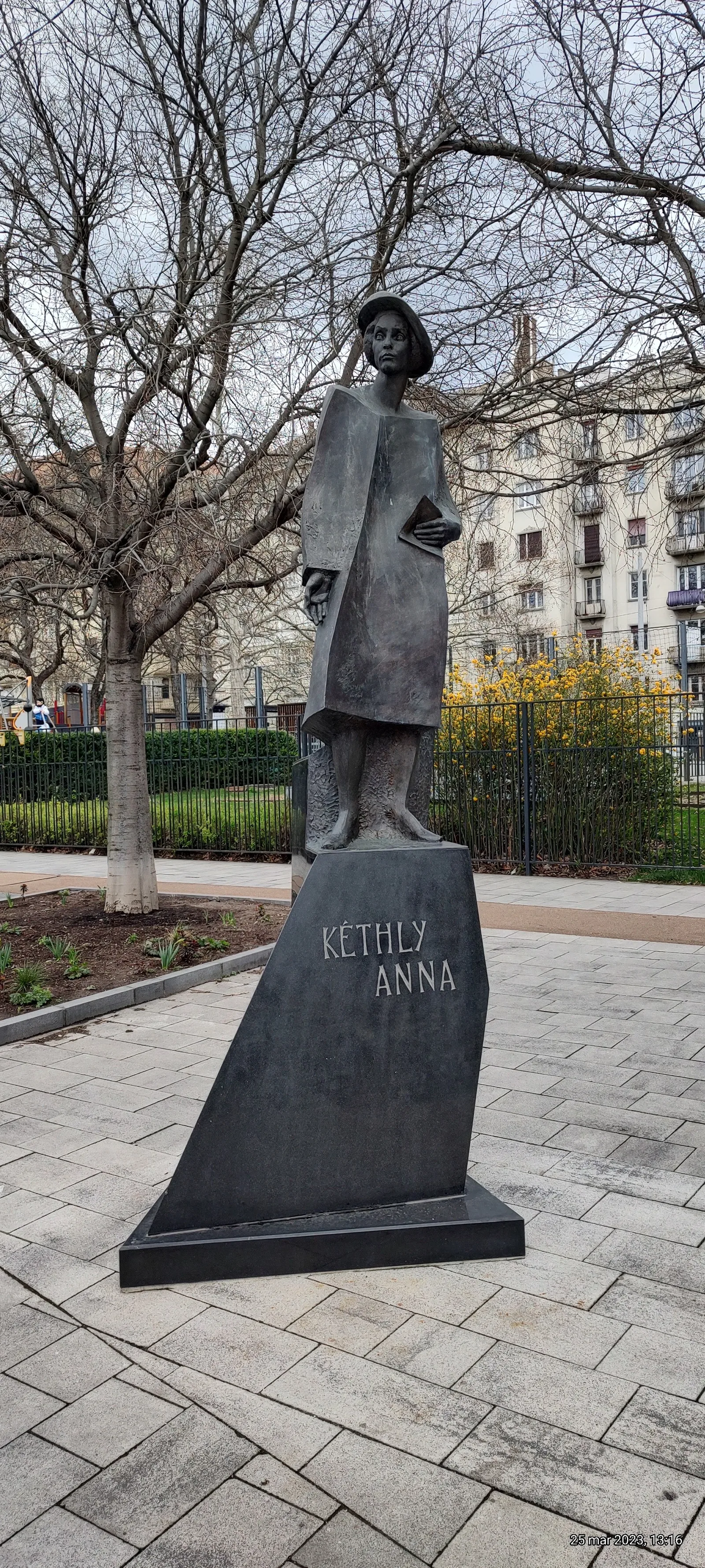 Details at Olimpia park Budapest — travel photo