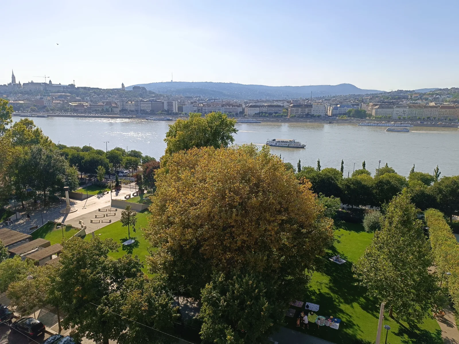 Atmosphere at Olimpia park Budapest — travel photo