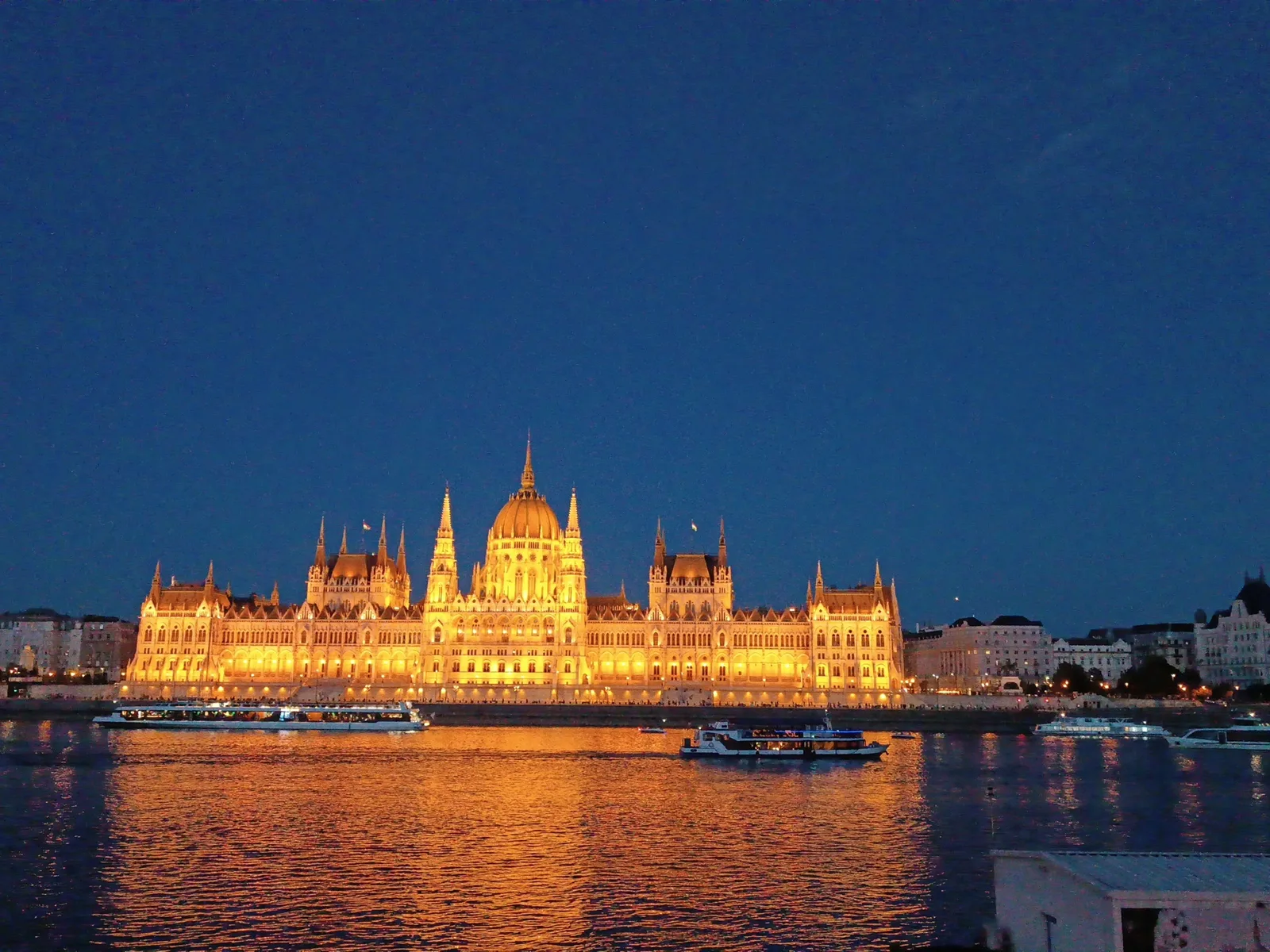 Main view at Parliament Viewpoint Budapest — travel photo