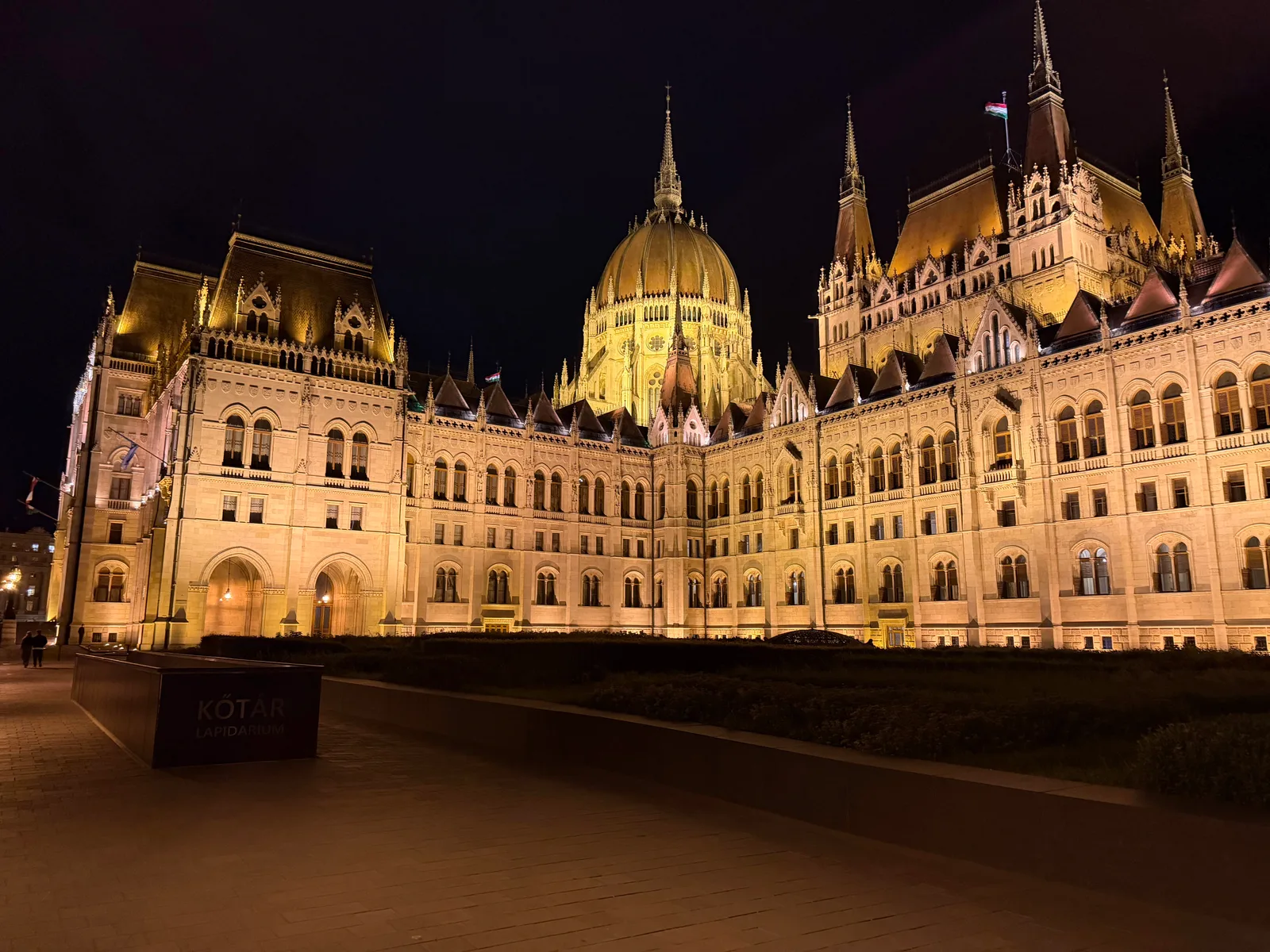 Details at Parliament Viewpoint Budapest — travel photo
