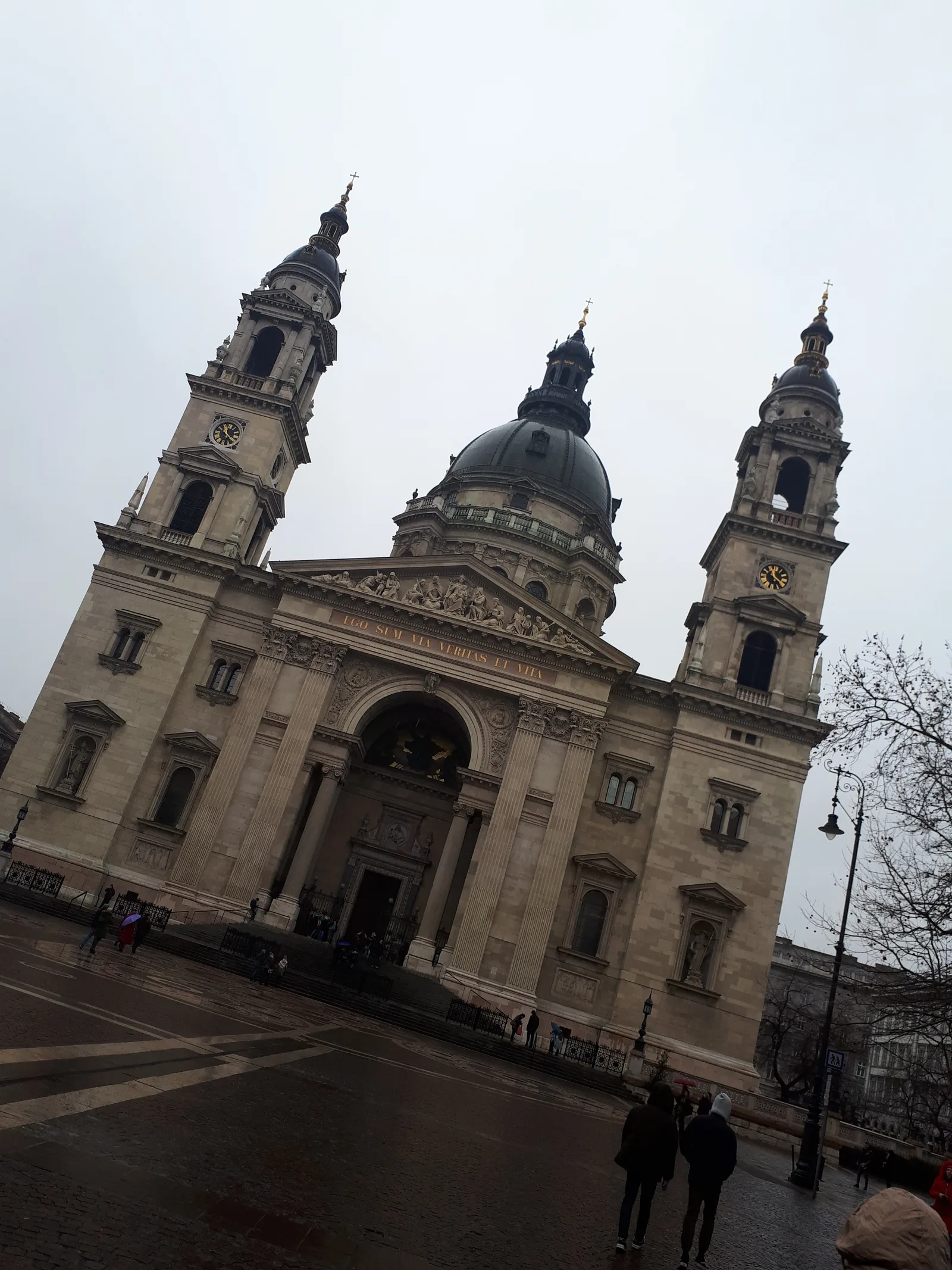 Interior at St. Stephen's Basilica Budapest — travel photo
