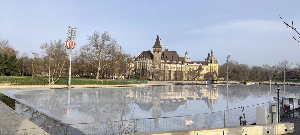 Atmosphere at Vajdahunyad Castle Budapest — travel photo