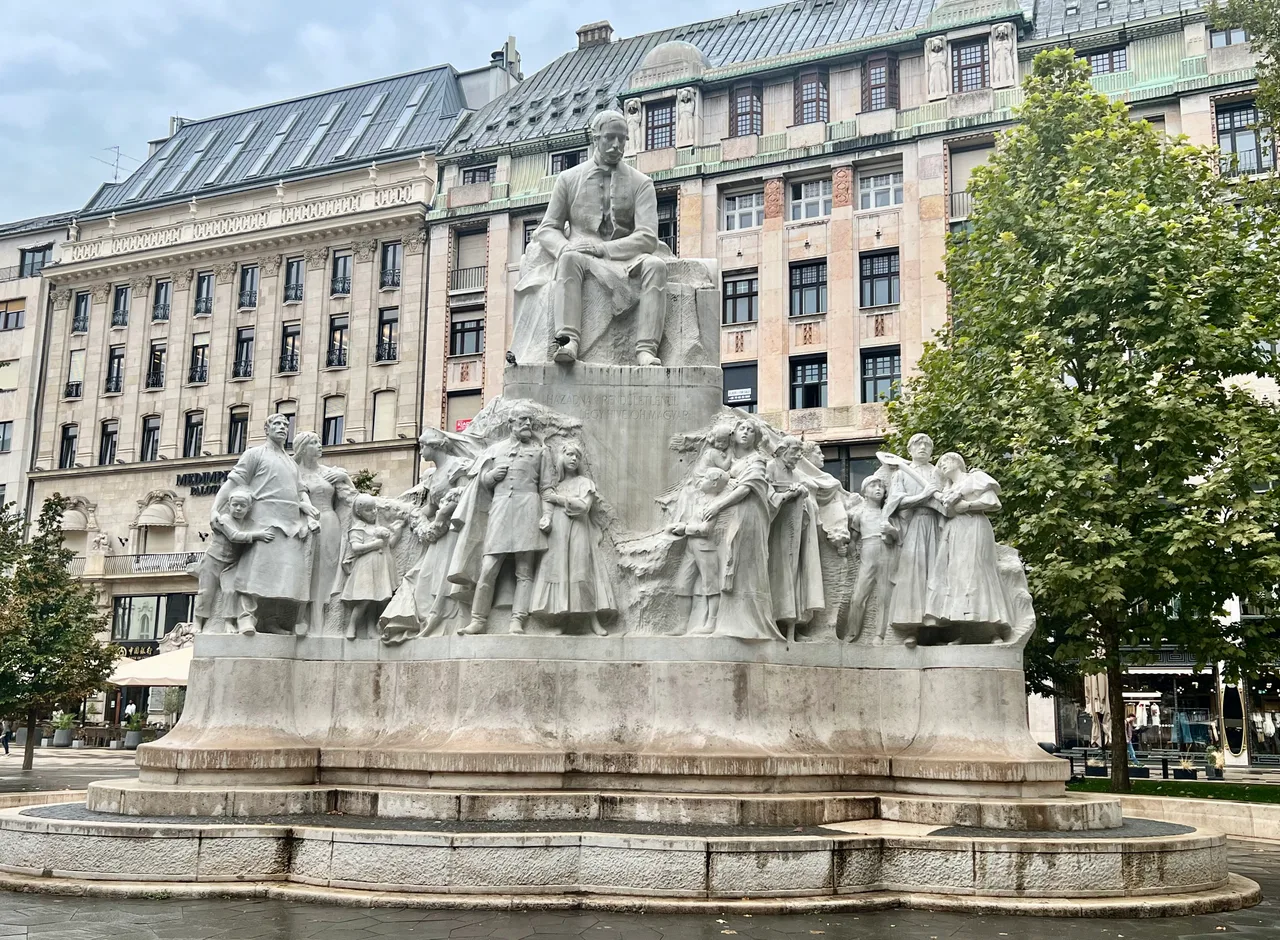 Vörösmarty Square