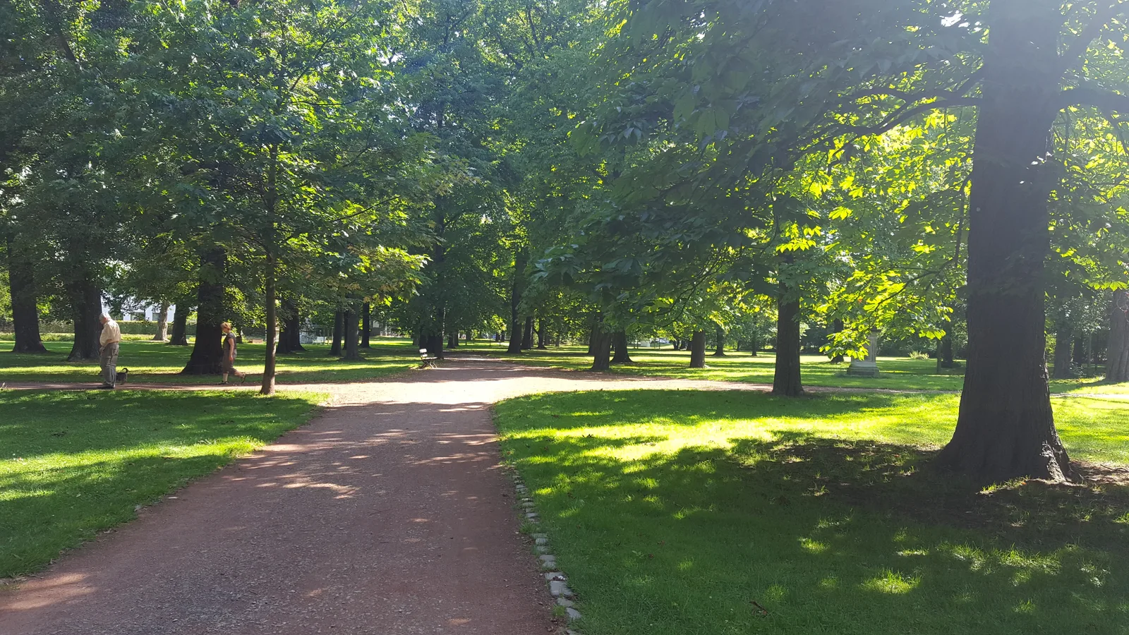 Atmosphere at Blüherpark Dresden — travel photo