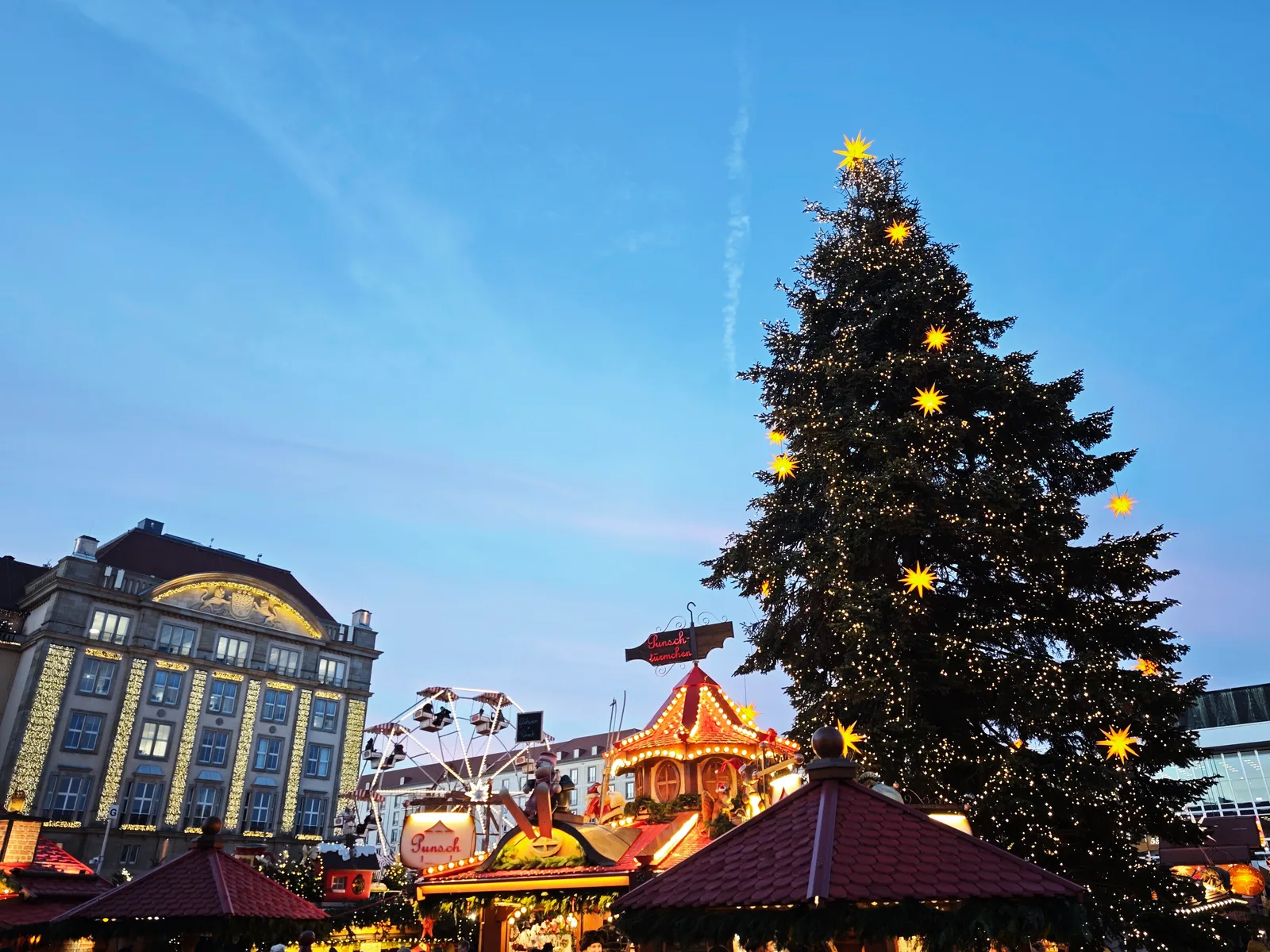 Main view at Dresdner Striezelmarkt Dresden — travel photo