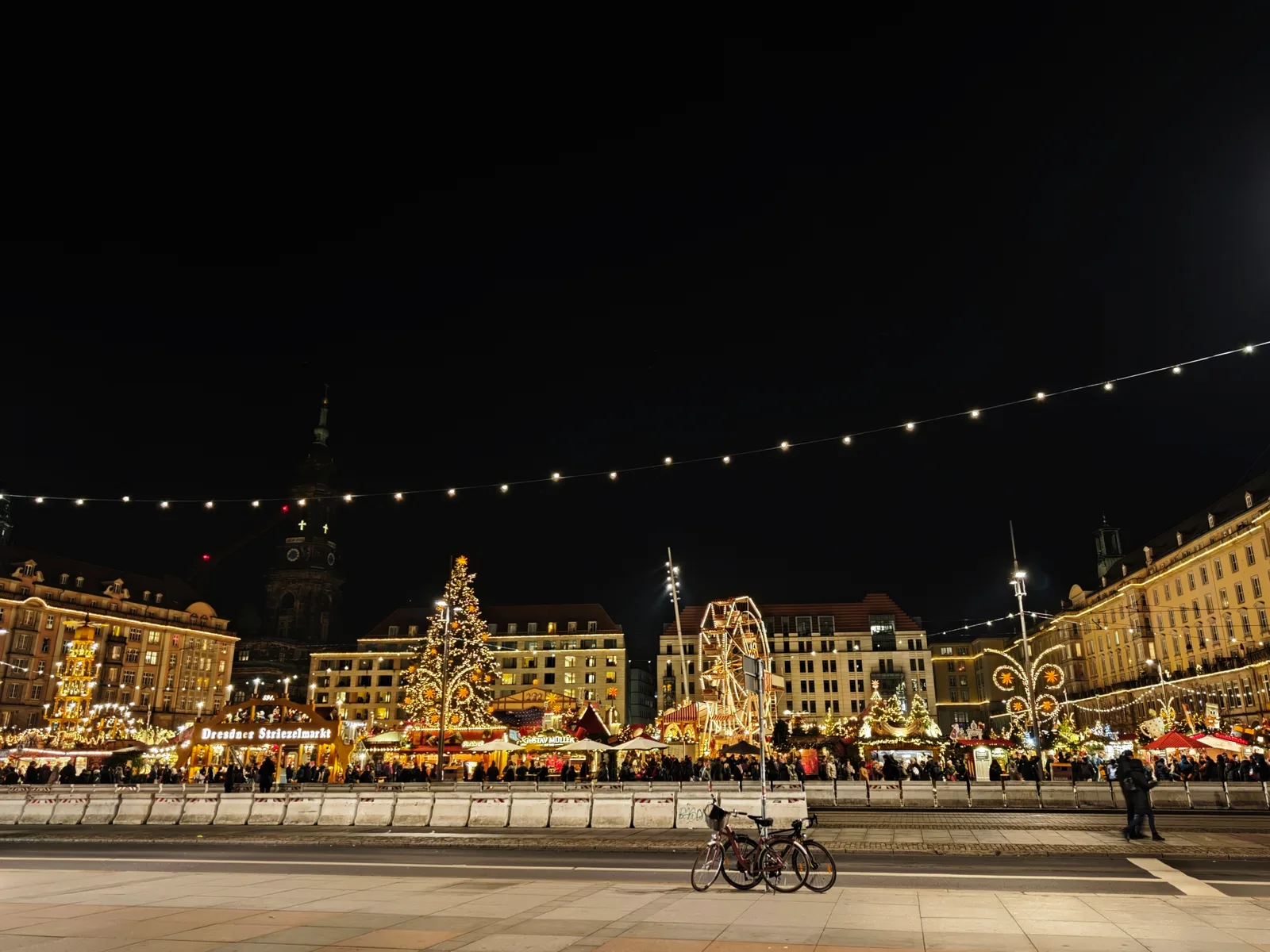 Interior at Dresdner Striezelmarkt Dresden — travel photo
