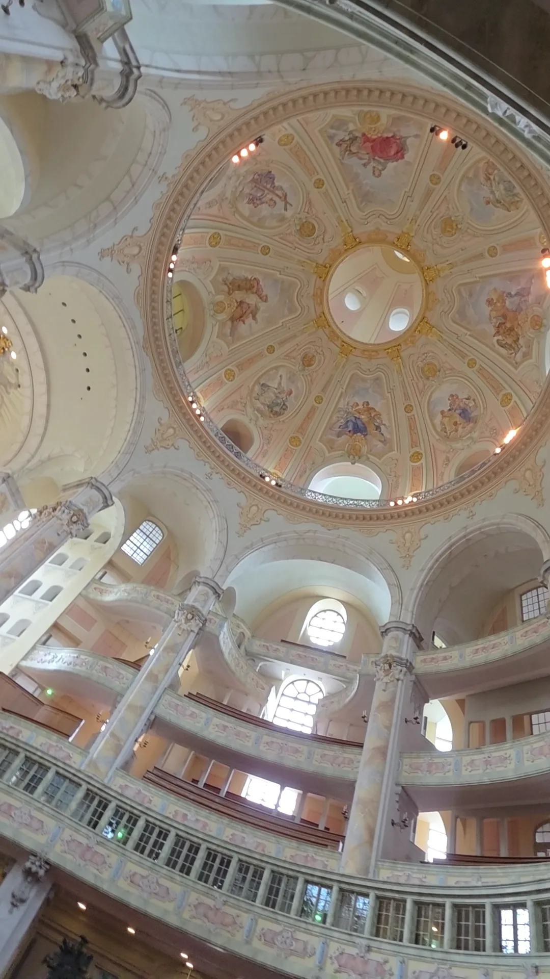 Main view at Frauenkirche Dresden Dresden — travel photo