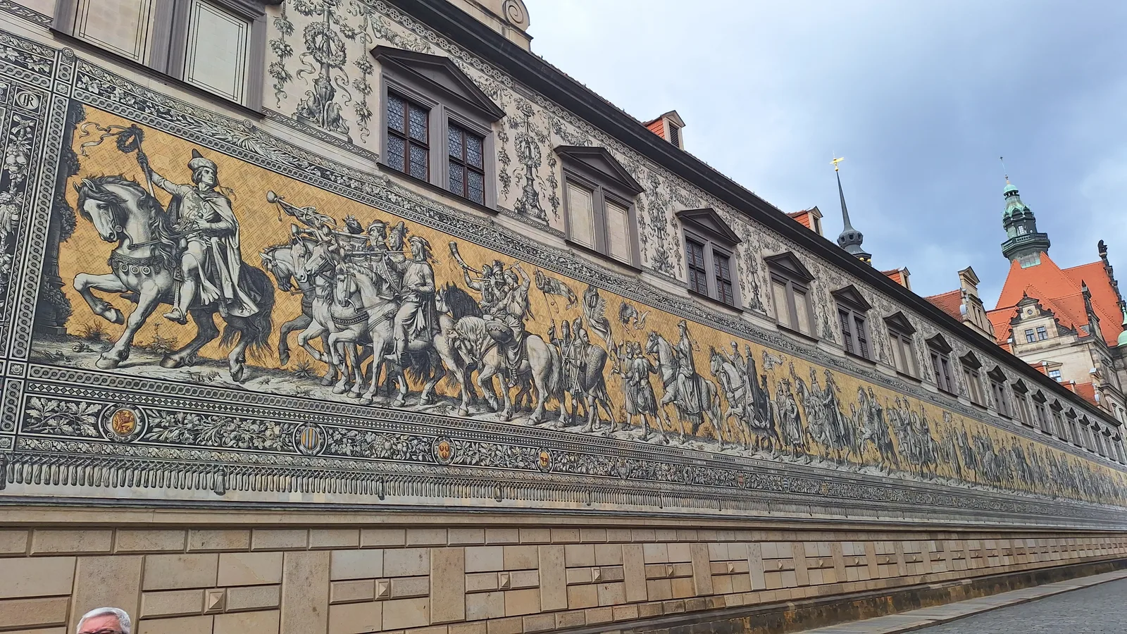 Main view at Fürstenzug Dresden — travel photo