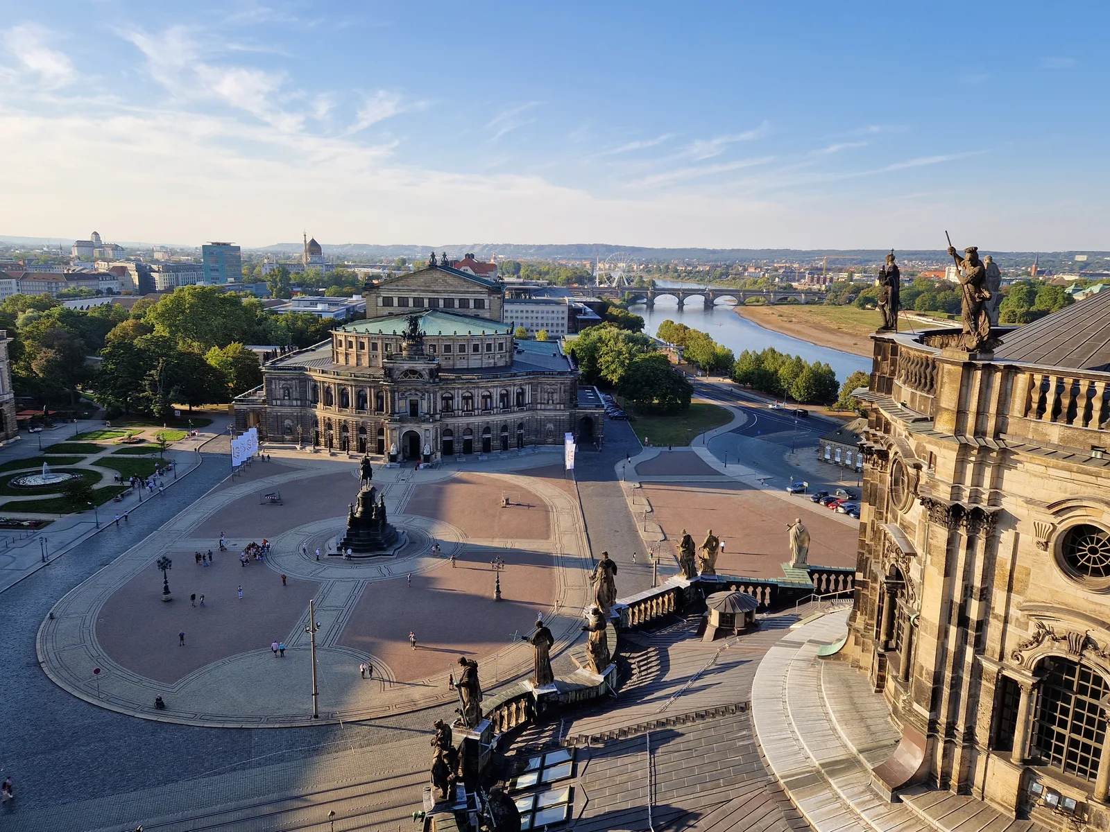 Details at Hausmannsturm Dresden — travel photo