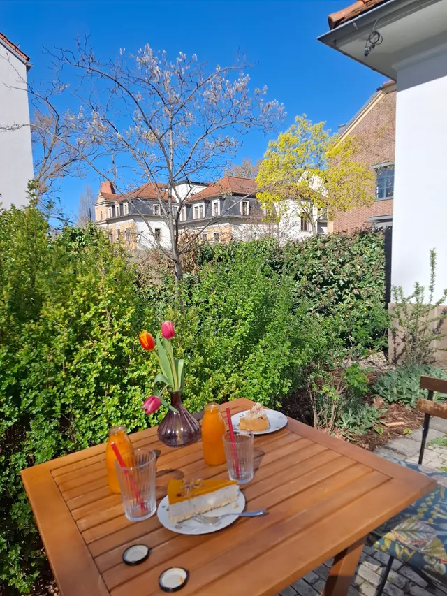 minou - Dresdens kleinstes Kaffeehaus