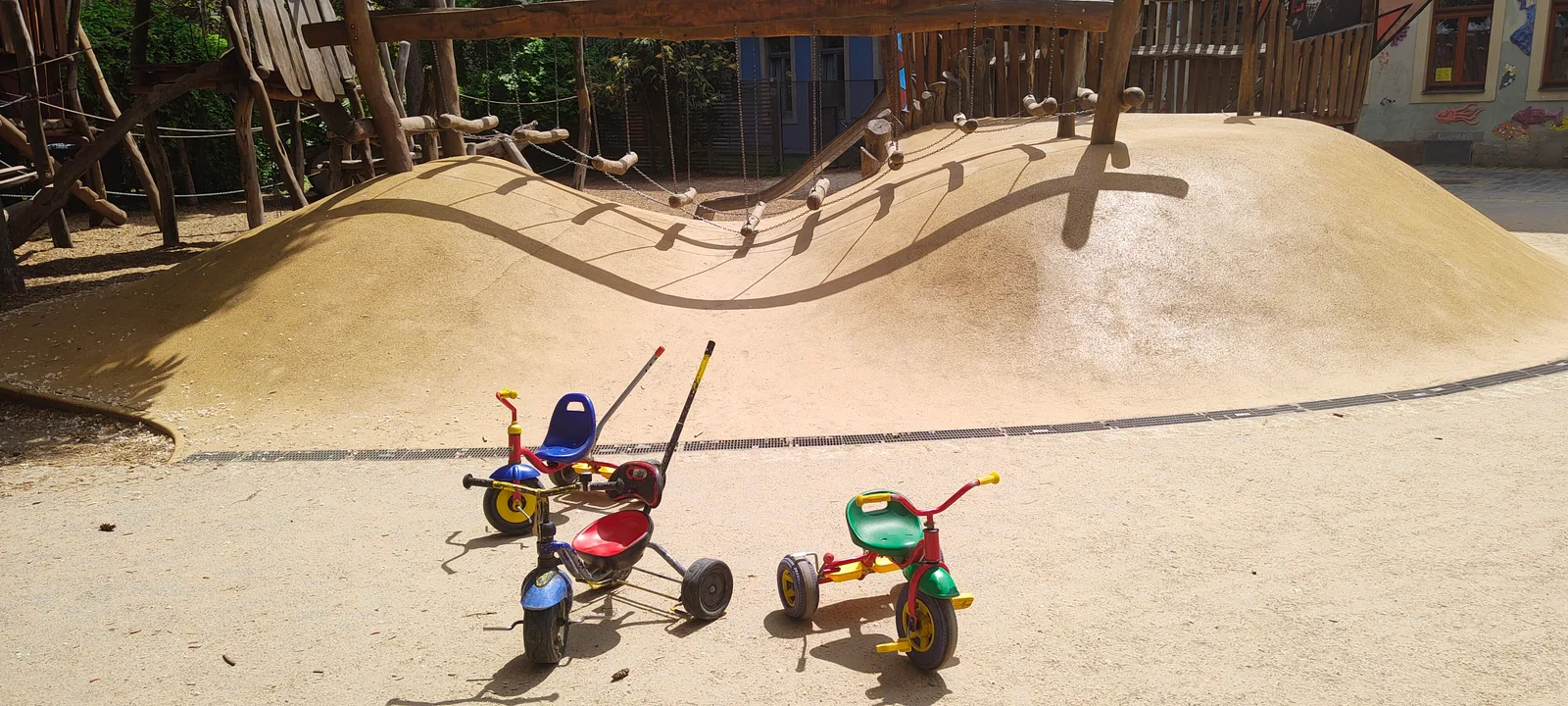 Atmosphere at Playground Bohemian street Dresden — travel photo