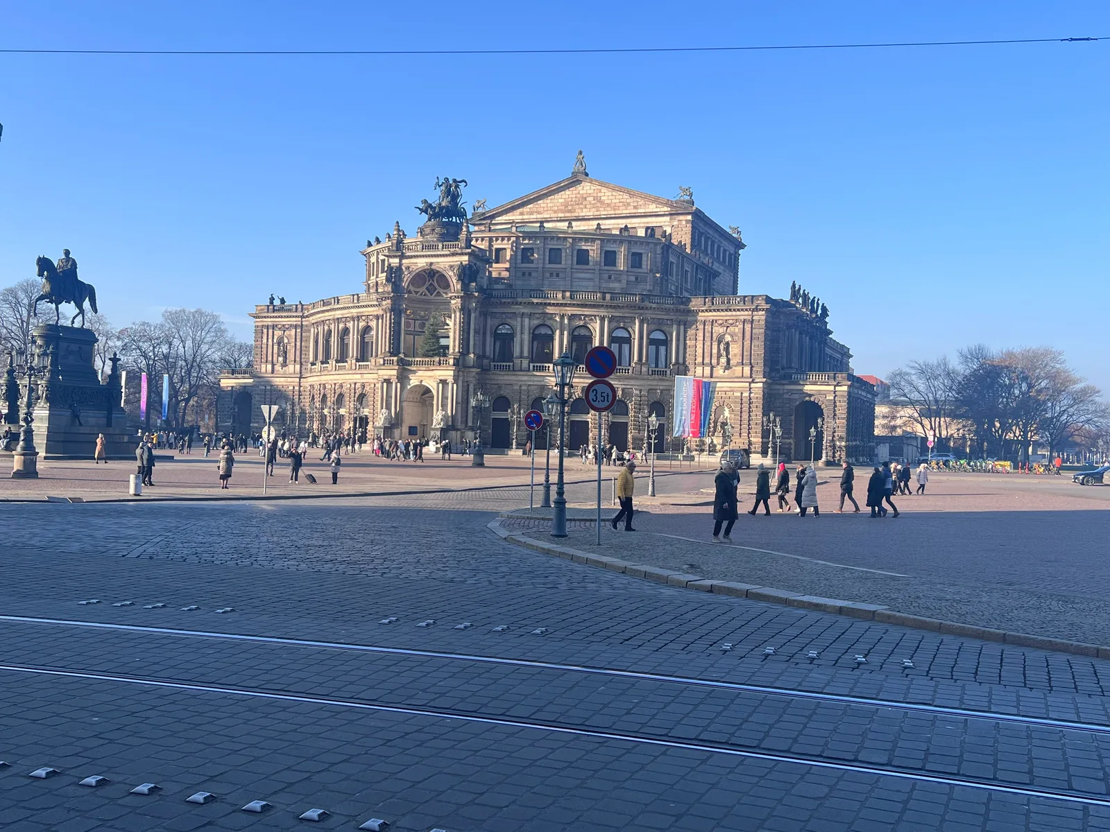 Atmosphere at Semperoper Dresden Dresden — travel photo