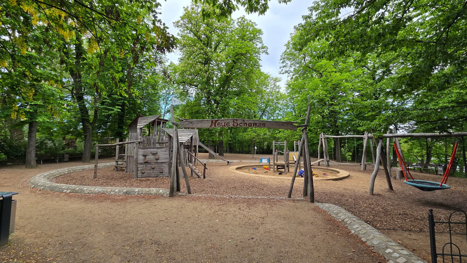 Atmosphere at Spielplatz Beutlerpark Dresden — travel photo