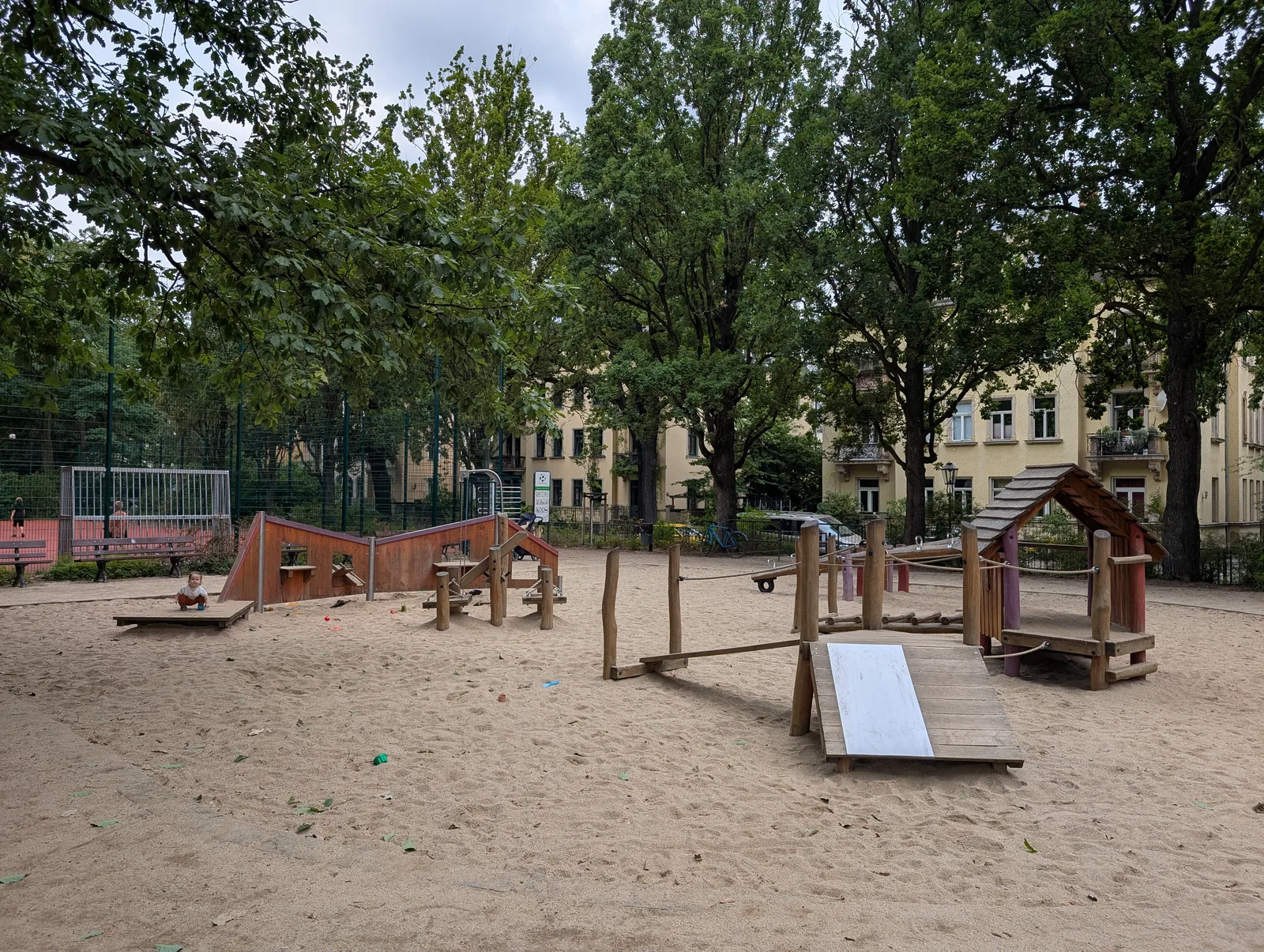 Main view at Spielplatz Hermann-Seidel Park Dresden — travel photo