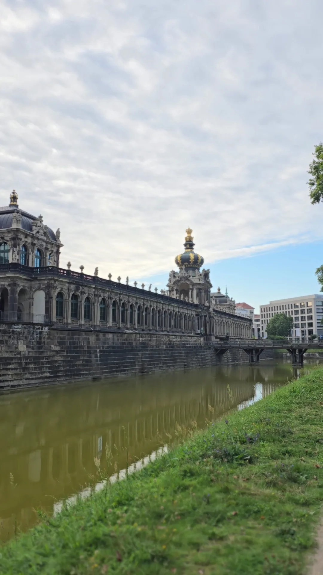 Details at Zwingergarten mit Zwingerteich Dresden — travel photo