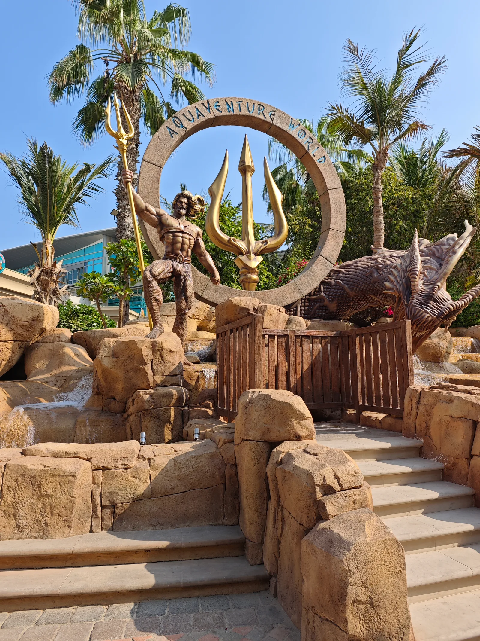 Atmosphere at Aquaventure World Dubai — travel photo