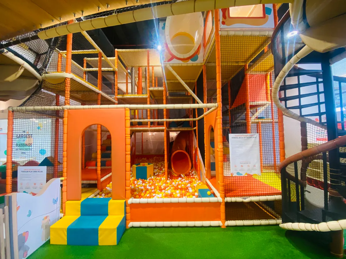 Main view at Orange Wheels - Palm Jumeirah Mall Dubai — travel photo