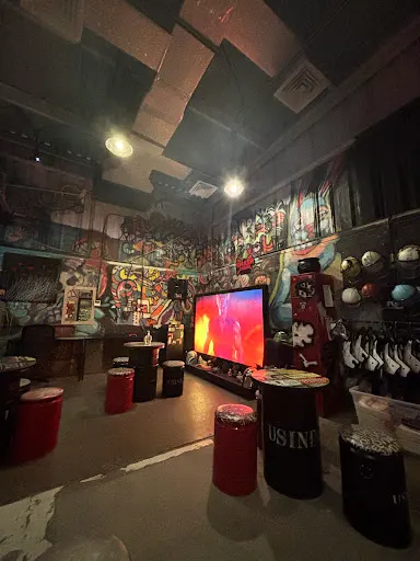 Atmosphere at The Smash Room Dubai — travel photo
