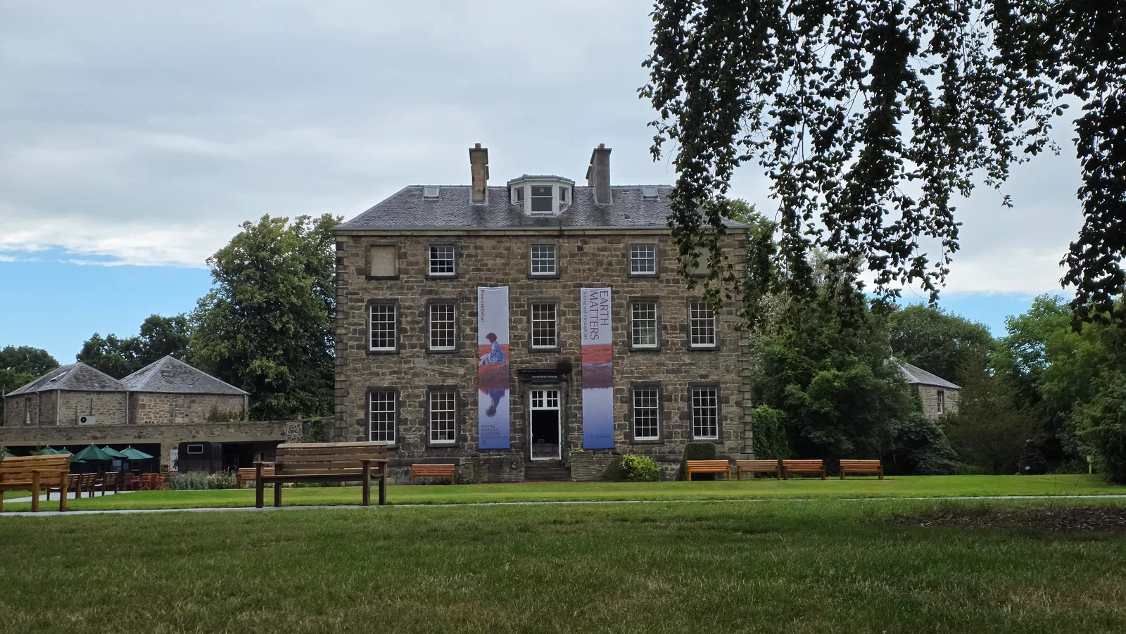 Main view at Botanic Garden East Gate Edinburgh — travel photo