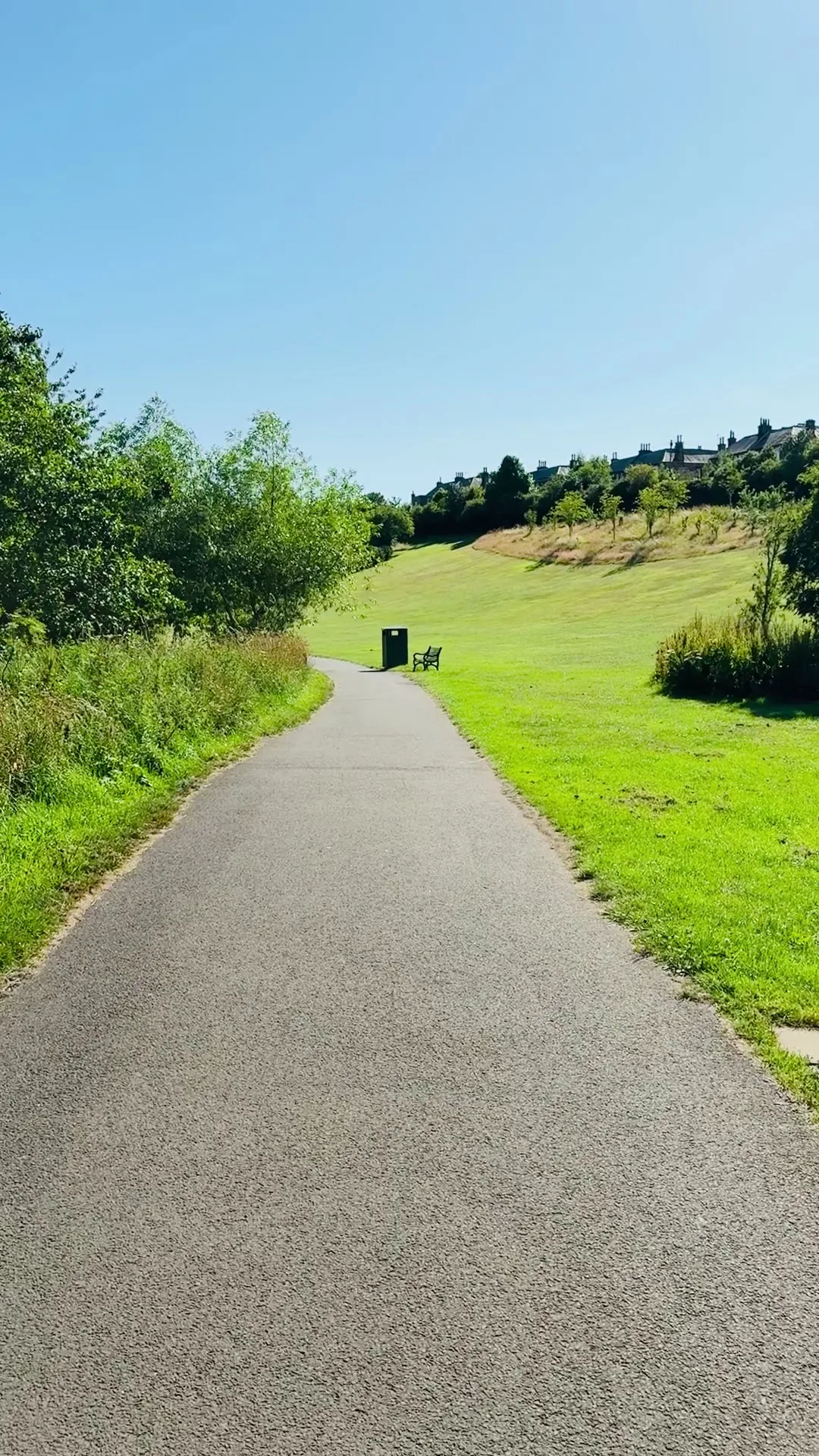 Atmosphere at Braidburn Valley Park Edinburgh — travel photo
