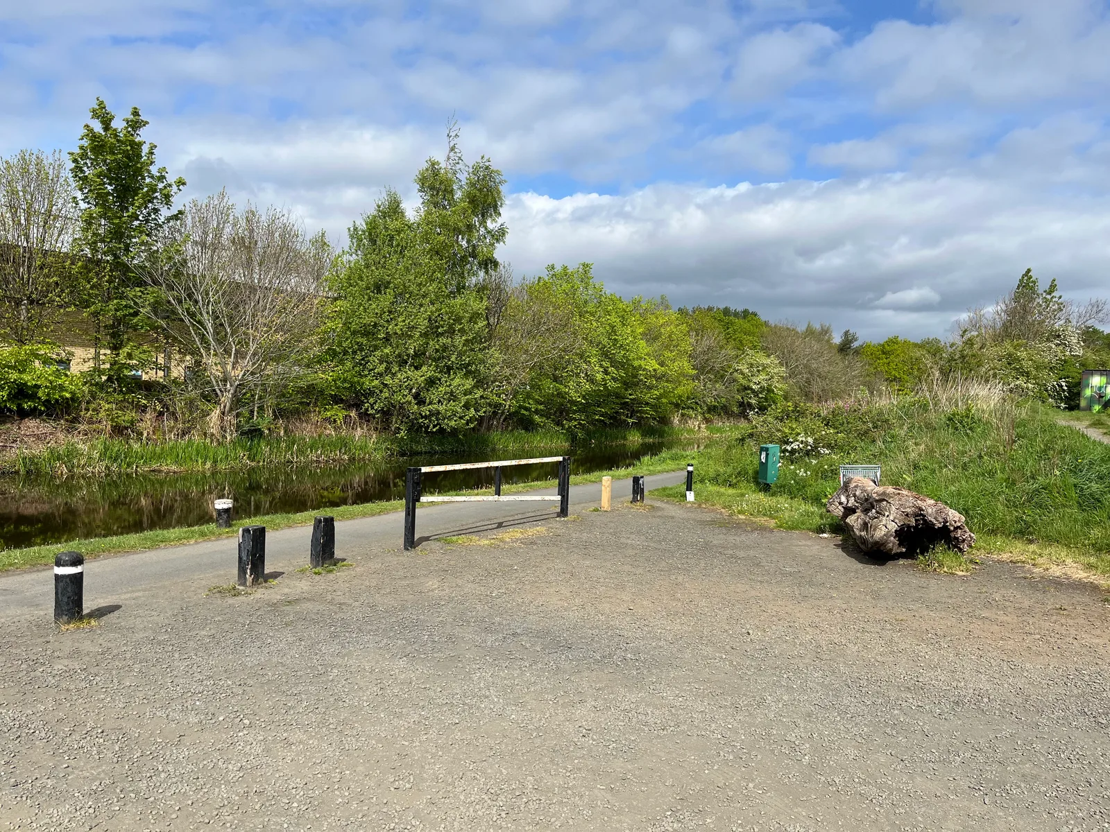 Details at Bridge 8 Hub Edinburgh — travel photo