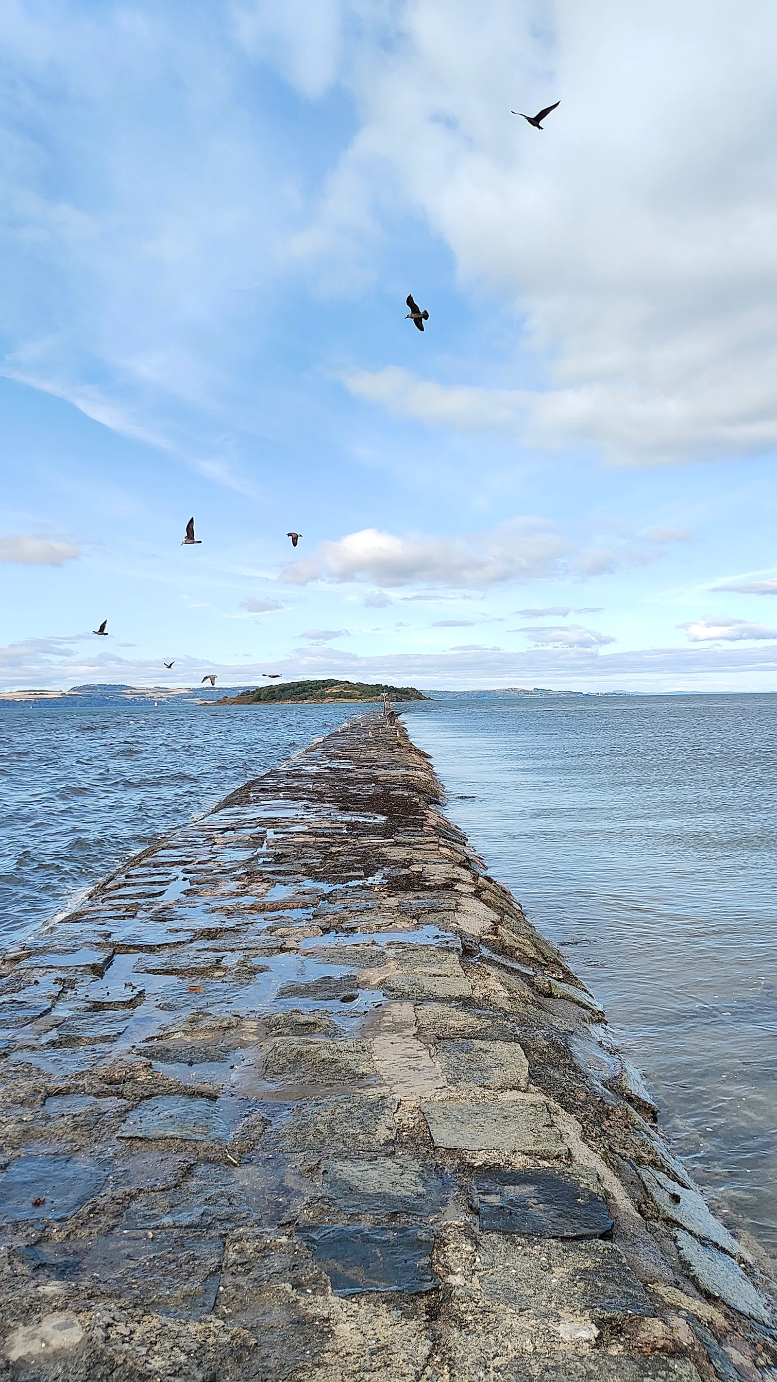 Main view at Cramond Beach Edinburgh — travel photo