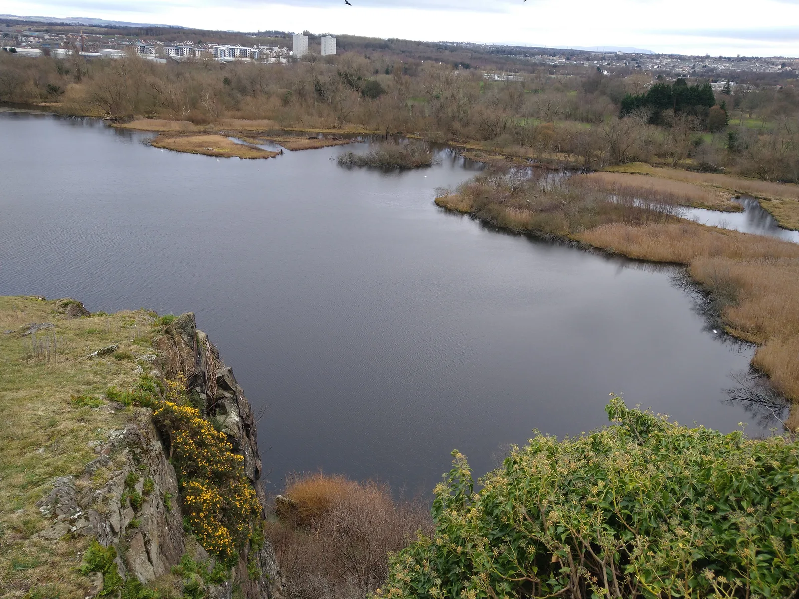 Atmosphere at Dr Neil's Garden Edinburgh — travel photo